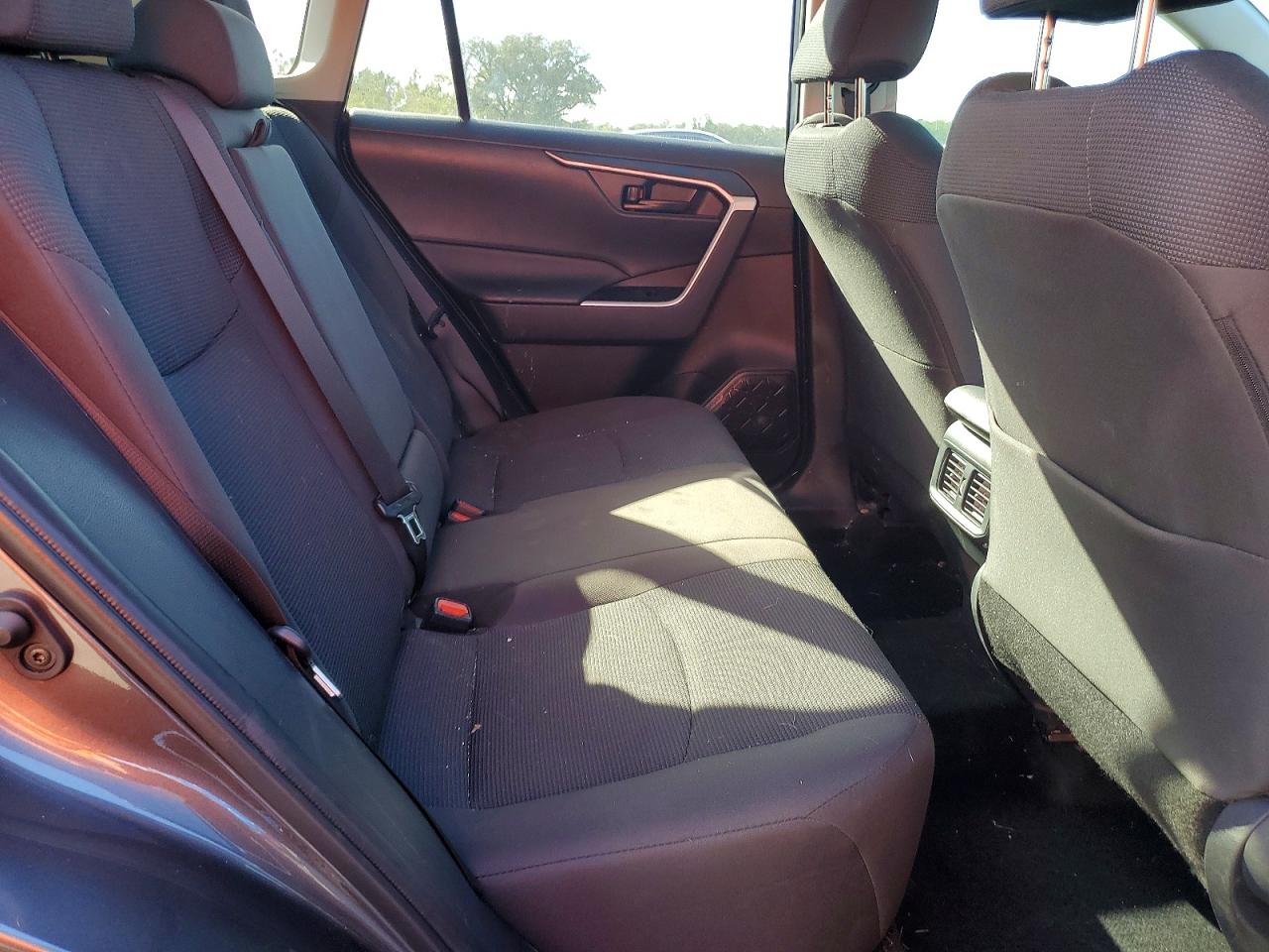 2025 Toyota Rav4 Le Gray vin: 2T3H1RFV4SC317884