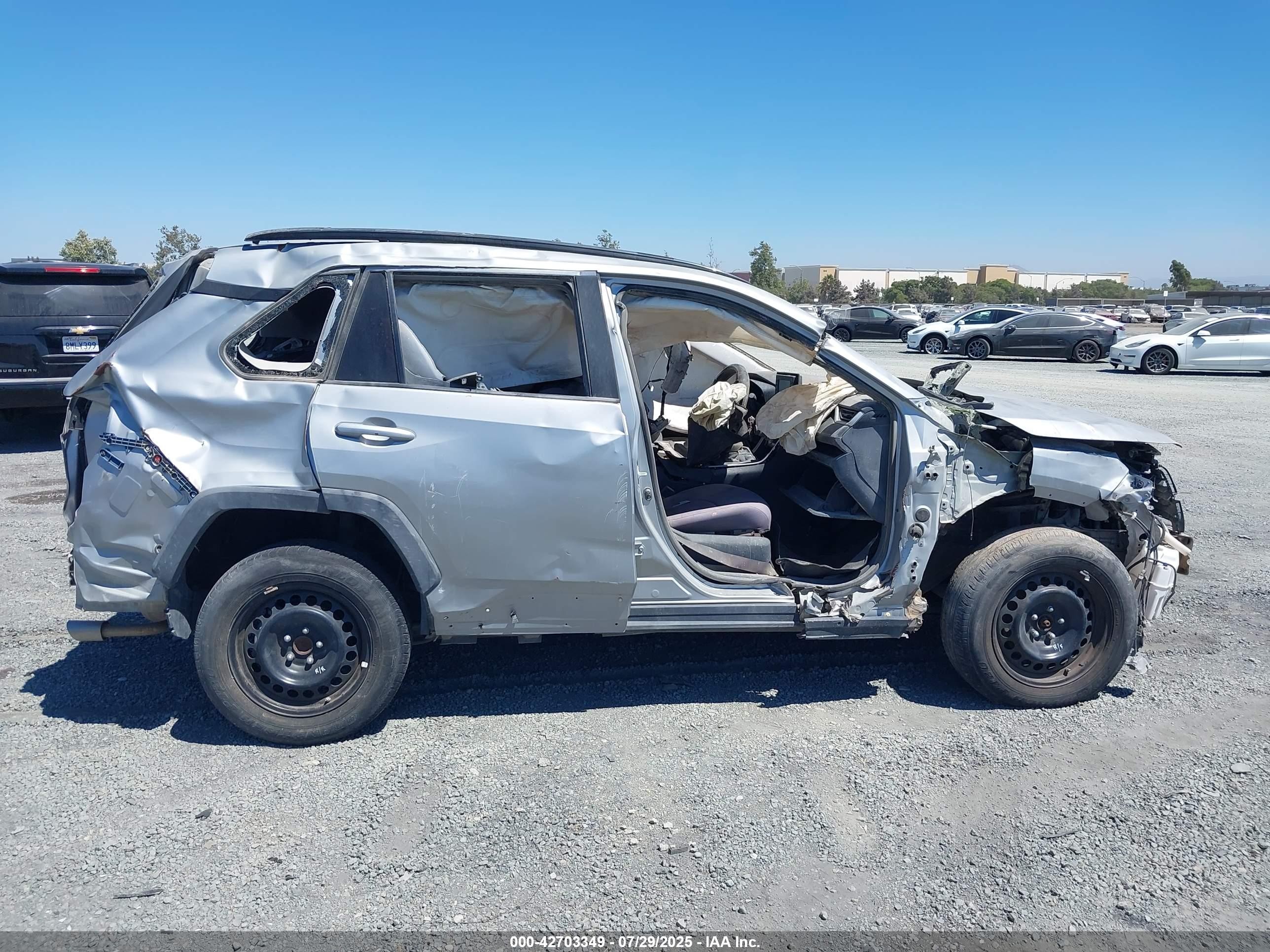 2021 Toyota Rav4 Le Silver vin: 2T3H1RFV5MW122295
