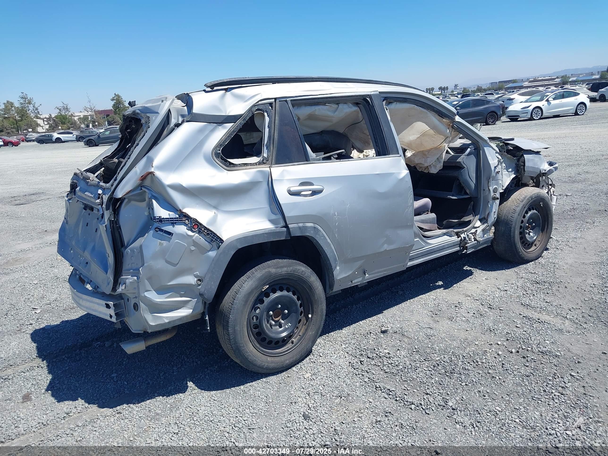 2021 Toyota Rav4 Le Silver vin: 2T3H1RFV5MW122295
