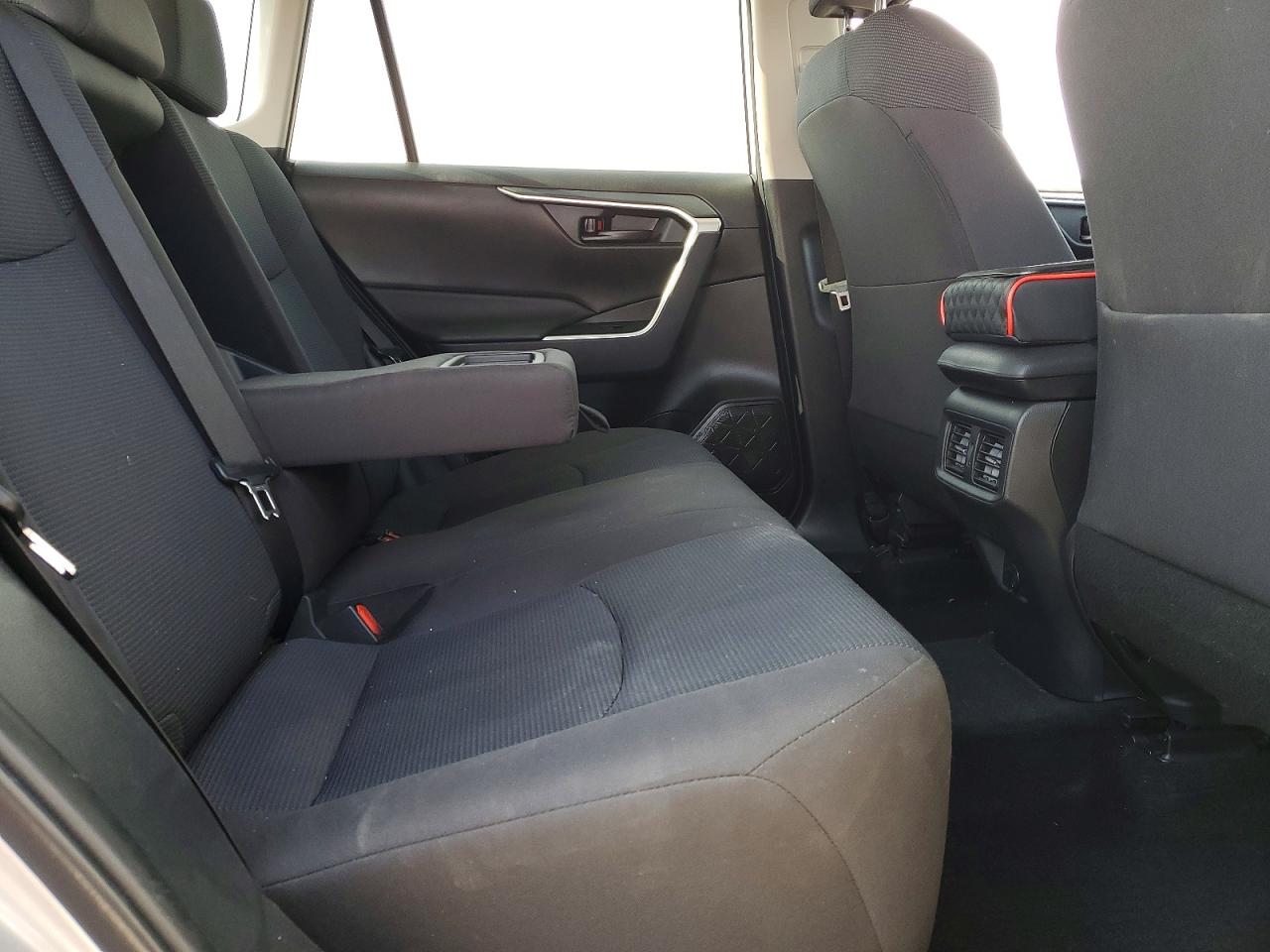 2022 Toyota Rav4 Le Silver vin: 2T3H1RFV5NW200222