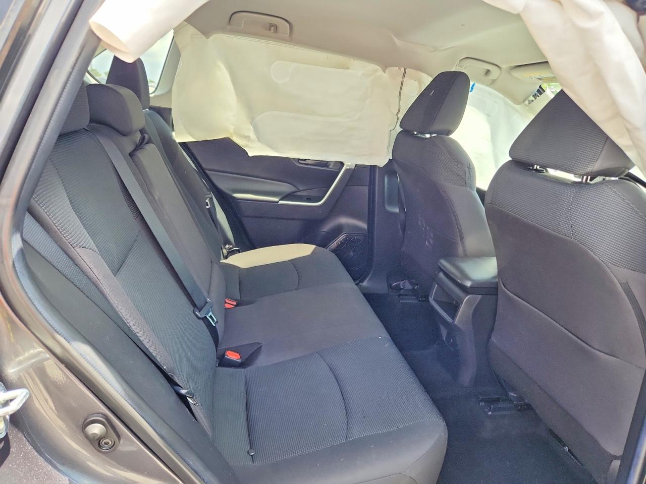 2021 Toyota Rav4 Le Gray vin: 2T3H1RFV7MC130254