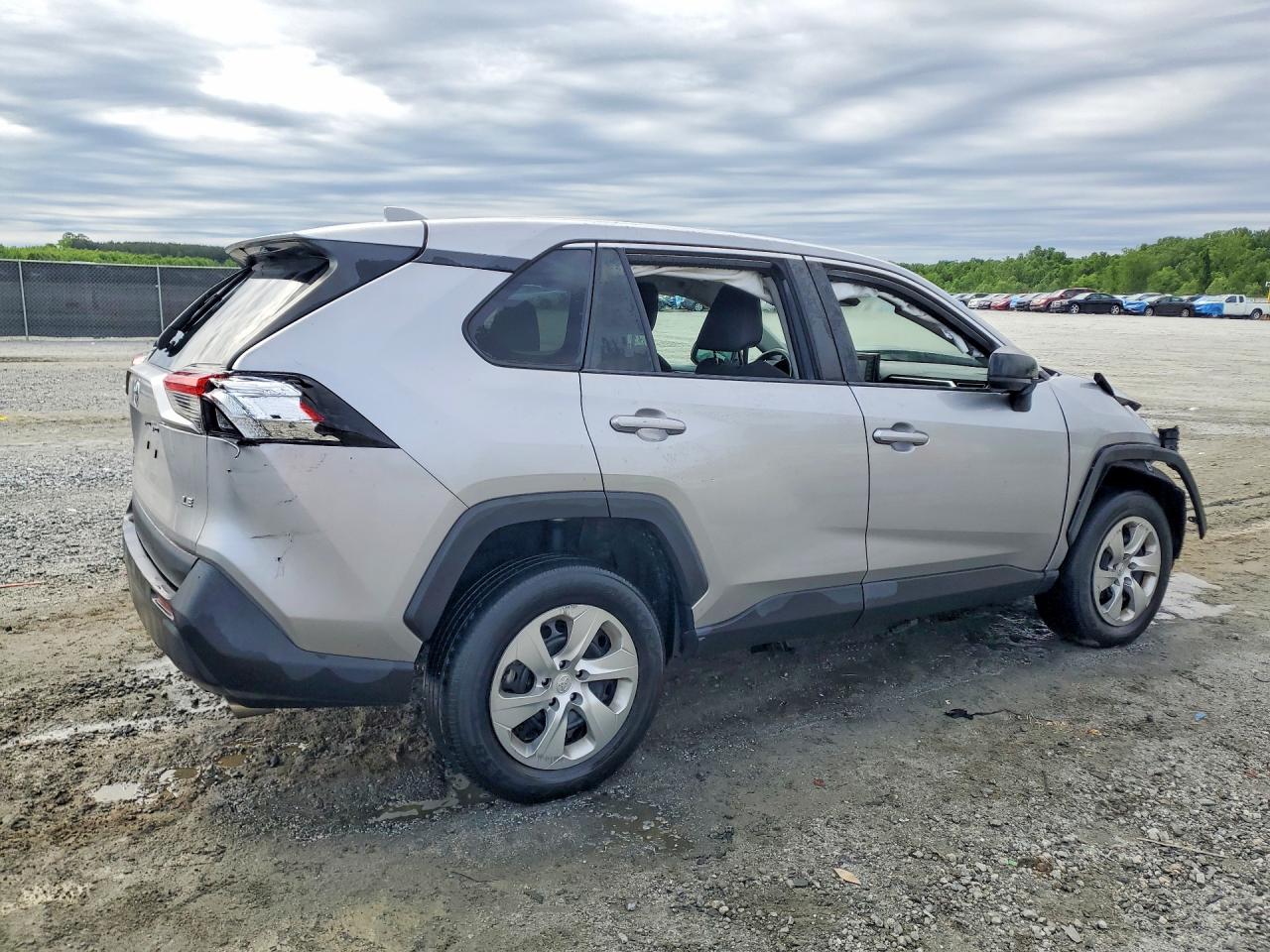 2022 Toyota Rav4 Le Silver vin: 2T3H1RFV8NC209028