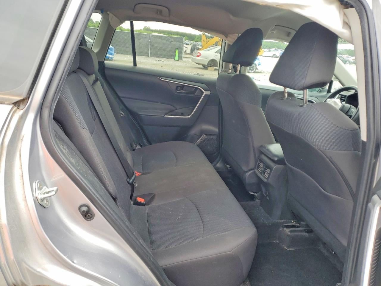2022 Toyota Rav4 Le Silver vin: 2T3H1RFV8NC209028