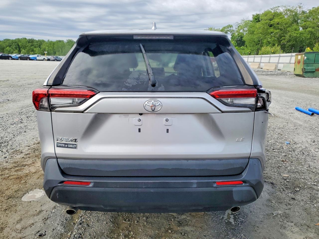 2022 Toyota Rav4 Le Silver vin: 2T3H1RFV8NC209028