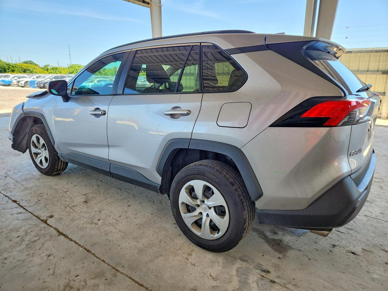 2020 Toyota Rav4 Le Серебряный vin: 2T3H1RFV9LC061758