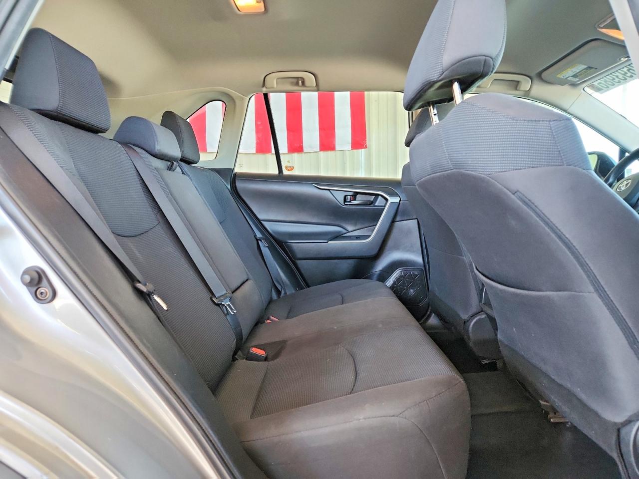 2020 Toyota Rav4 Le Серебряный vin: 2T3H1RFV9LC061758