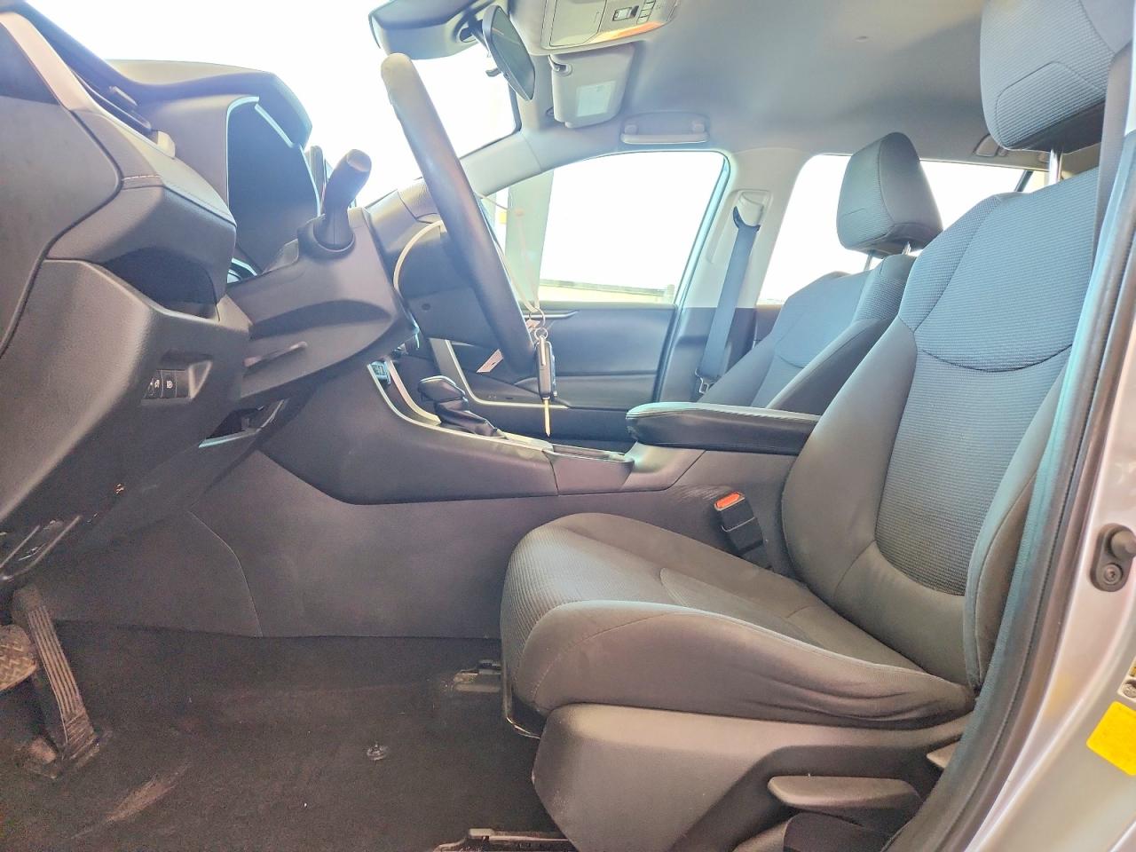 2020 Toyota Rav4 Le Серебряный vin: 2T3H1RFV9LC061758