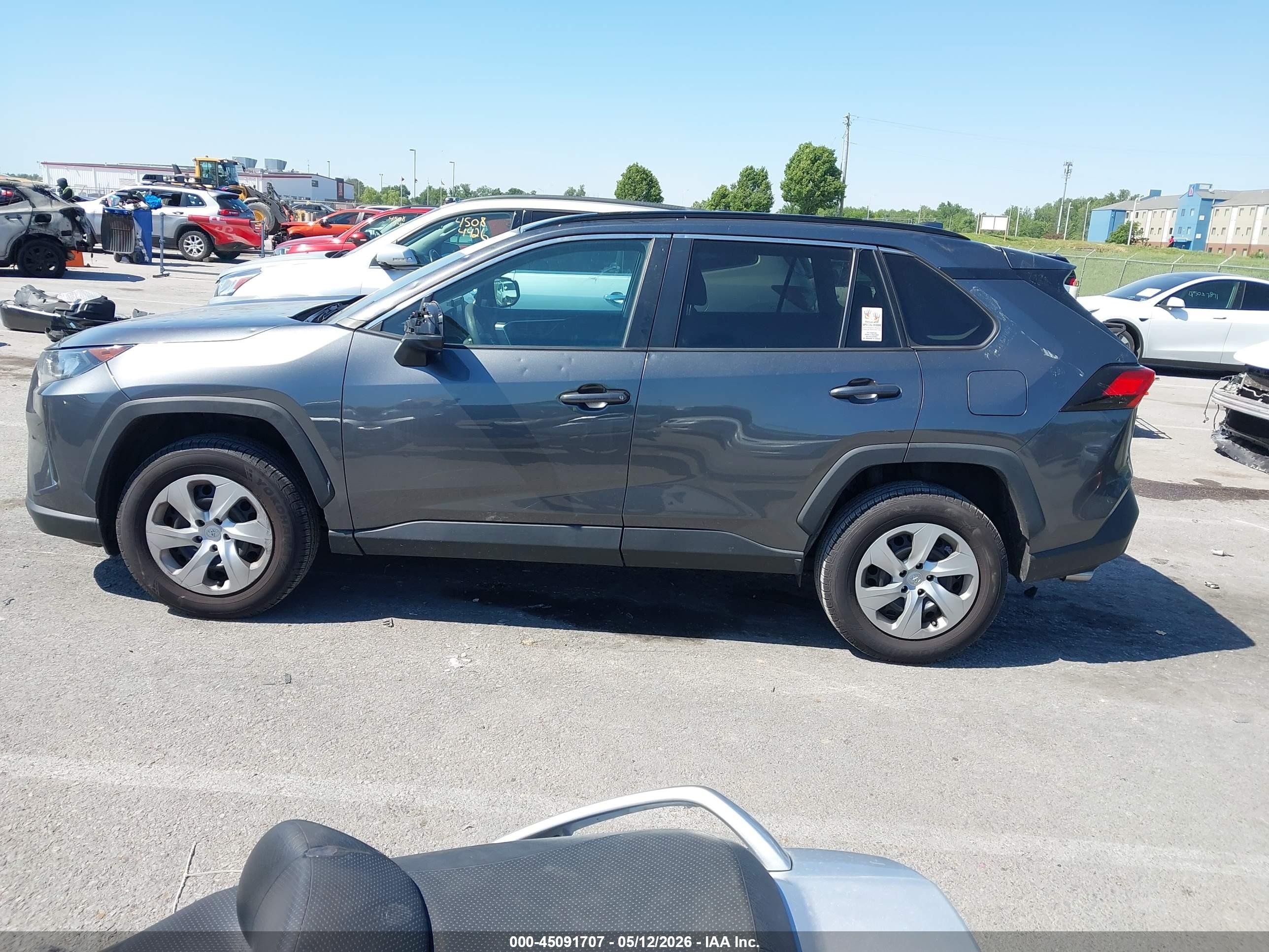 2021 Toyota Rav4 Le Gray vin: 2T3H1RFVXMC130202