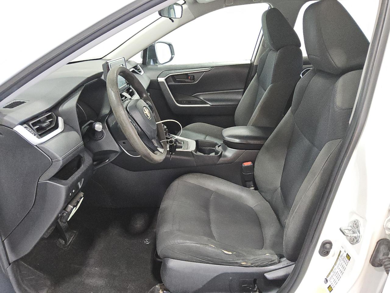 2021 Toyota Rav4 Le Белый vin: 2T3H1RFVXMC163183 Damage: Steering Wheel, Worn, Replacement Required