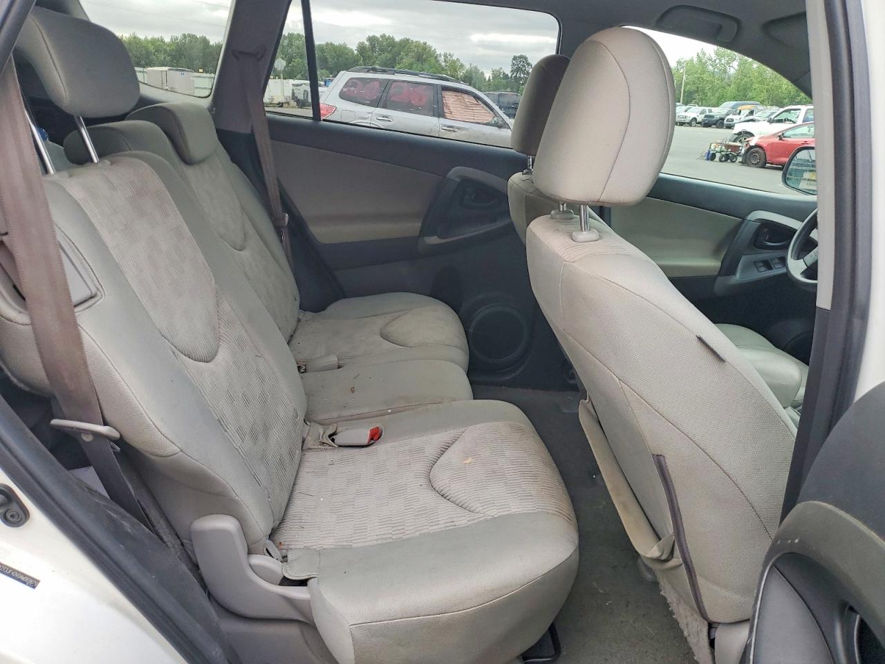 2010 Toyota Rav4 Base White vin: 2T3JF4DV0AW069879