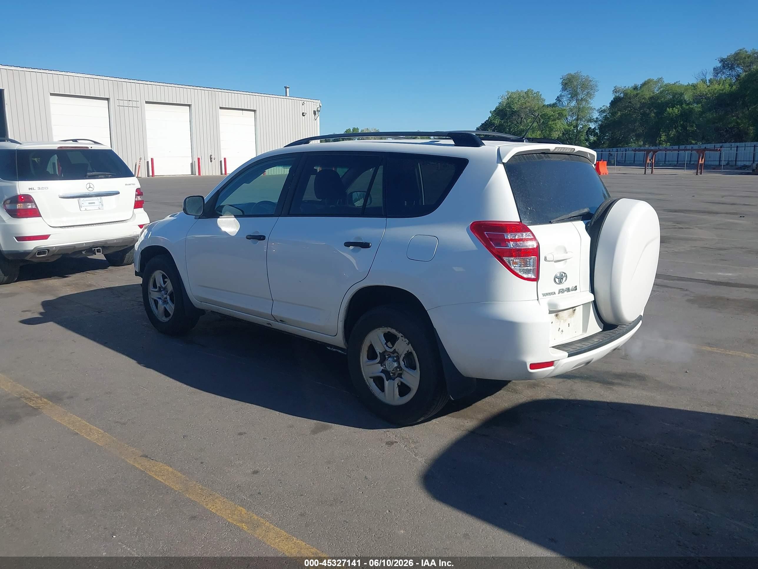 2010 Toyota Rav4   White vin: 2T3JF4DV3AW051750