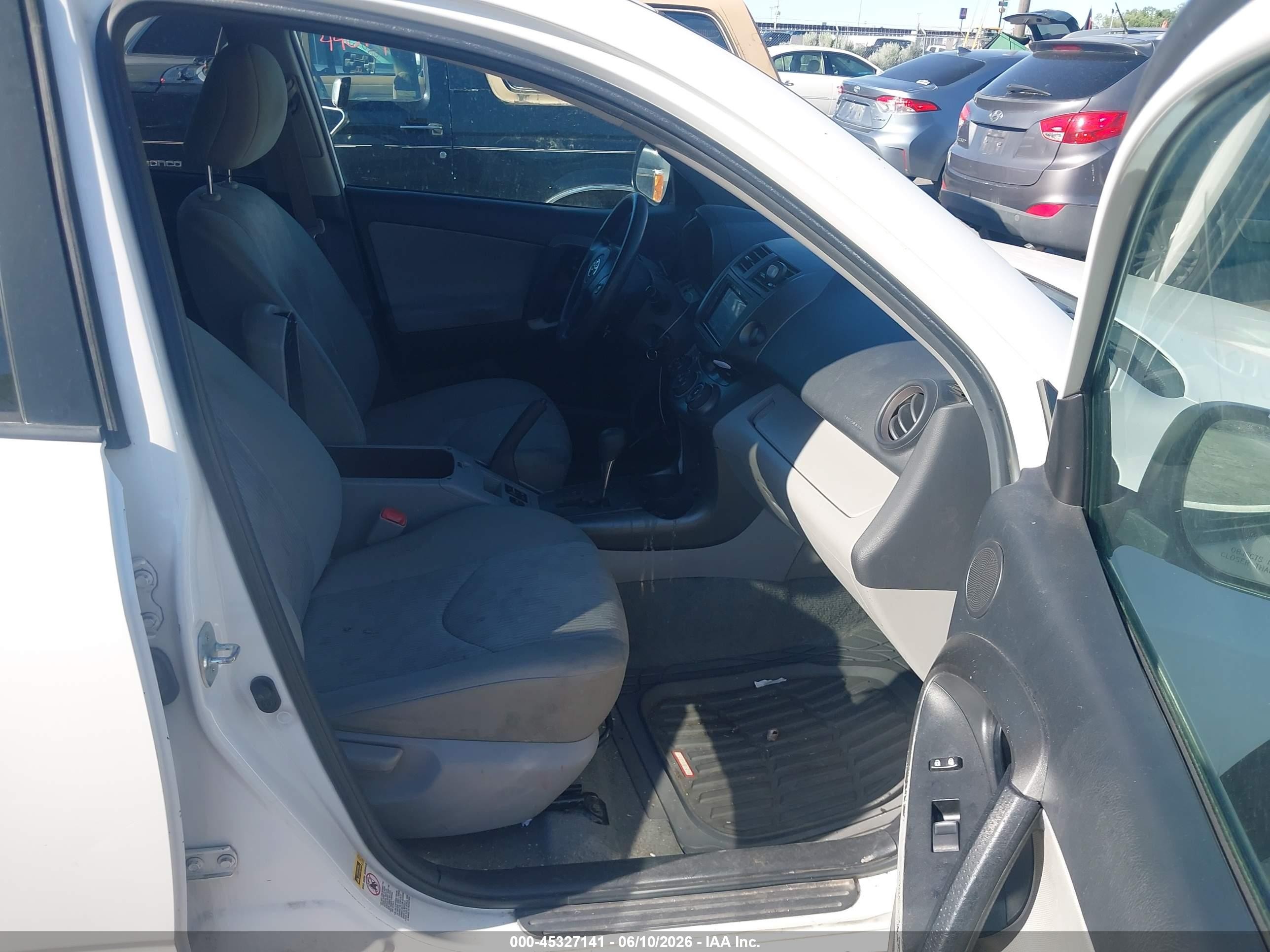 2010 Toyota Rav4   White vin: 2T3JF4DV3AW051750