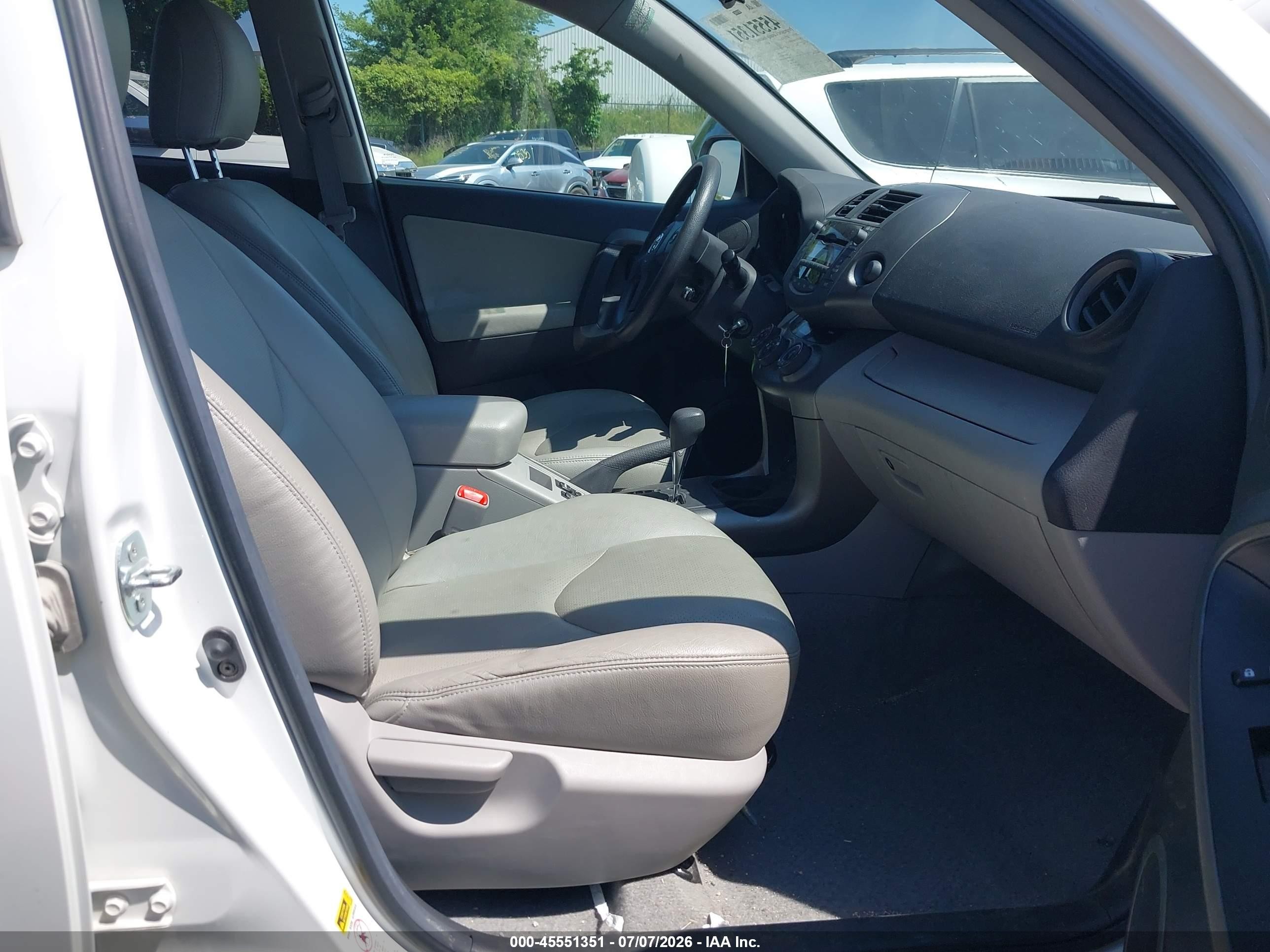 2011 Toyota Rav4   White vin: 2T3JF4DV4BW142334