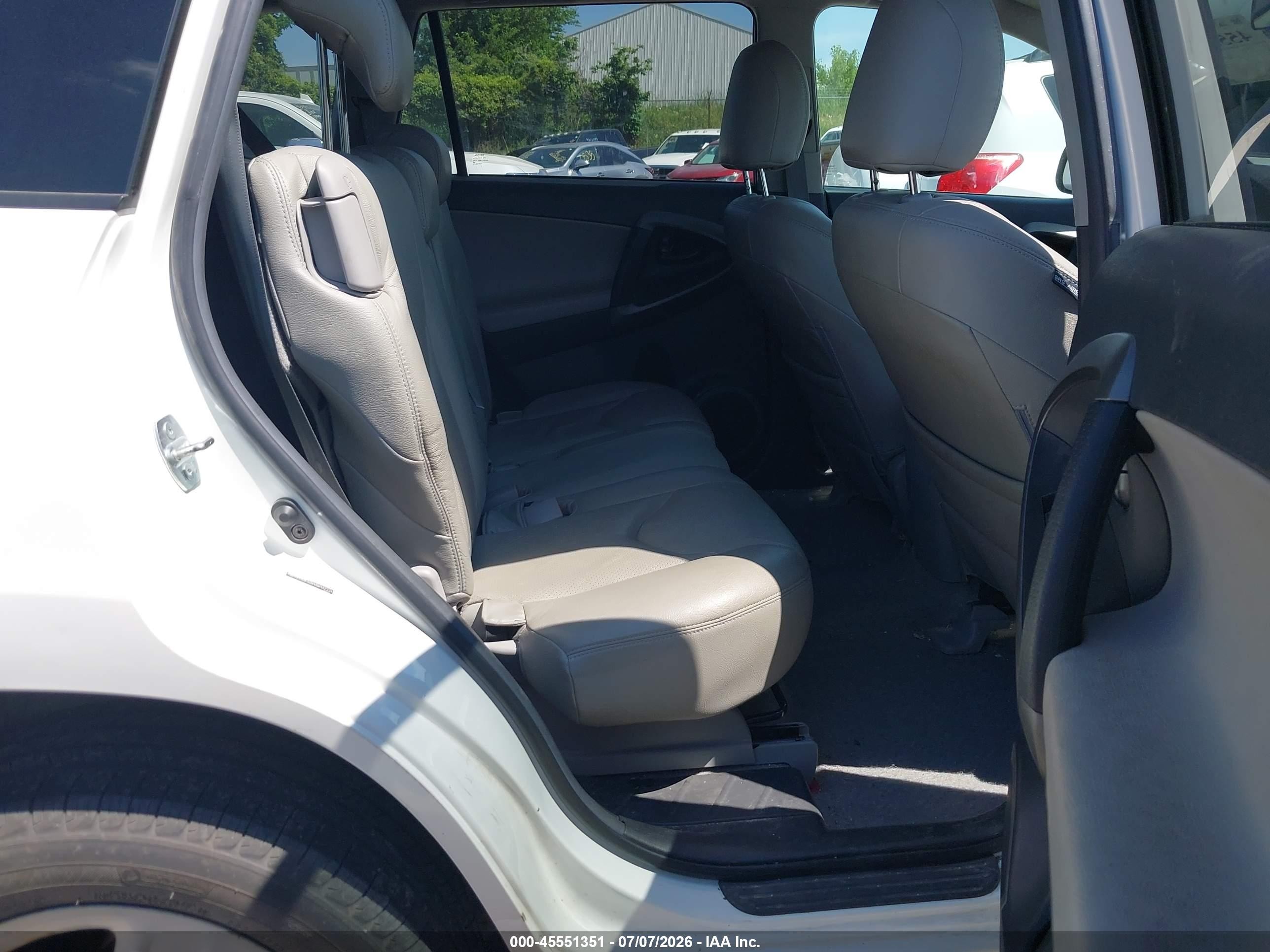 2011 Toyota Rav4   White vin: 2T3JF4DV4BW142334