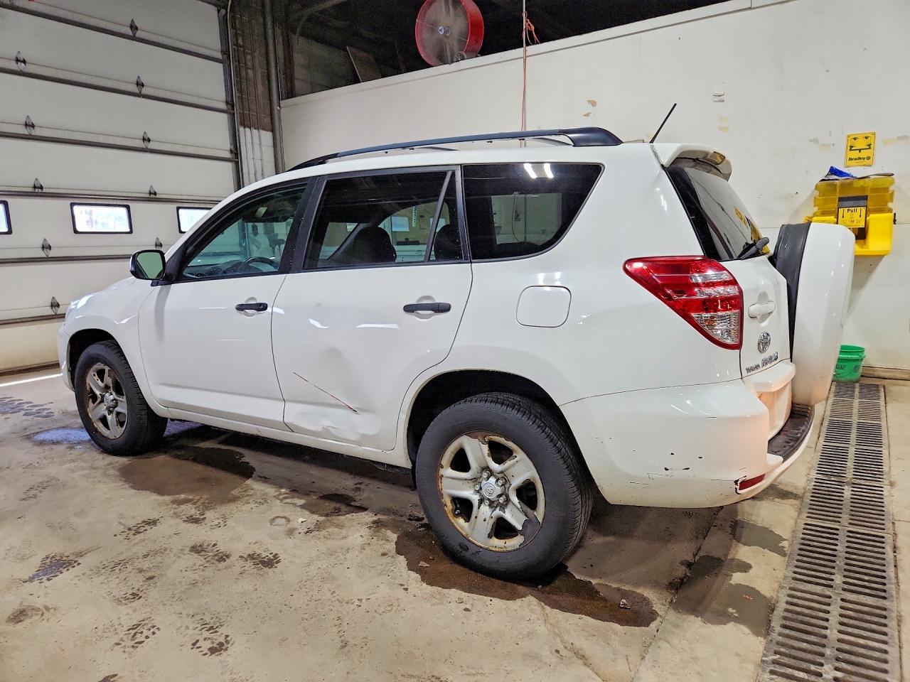 2010 Toyota Rav4 Base White vin: 2T3JF4DV5AW044623