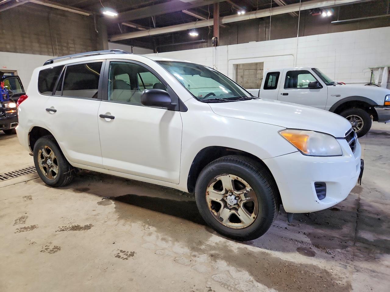2010 Toyota Rav4 Base White vin: 2T3JF4DV5AW044623