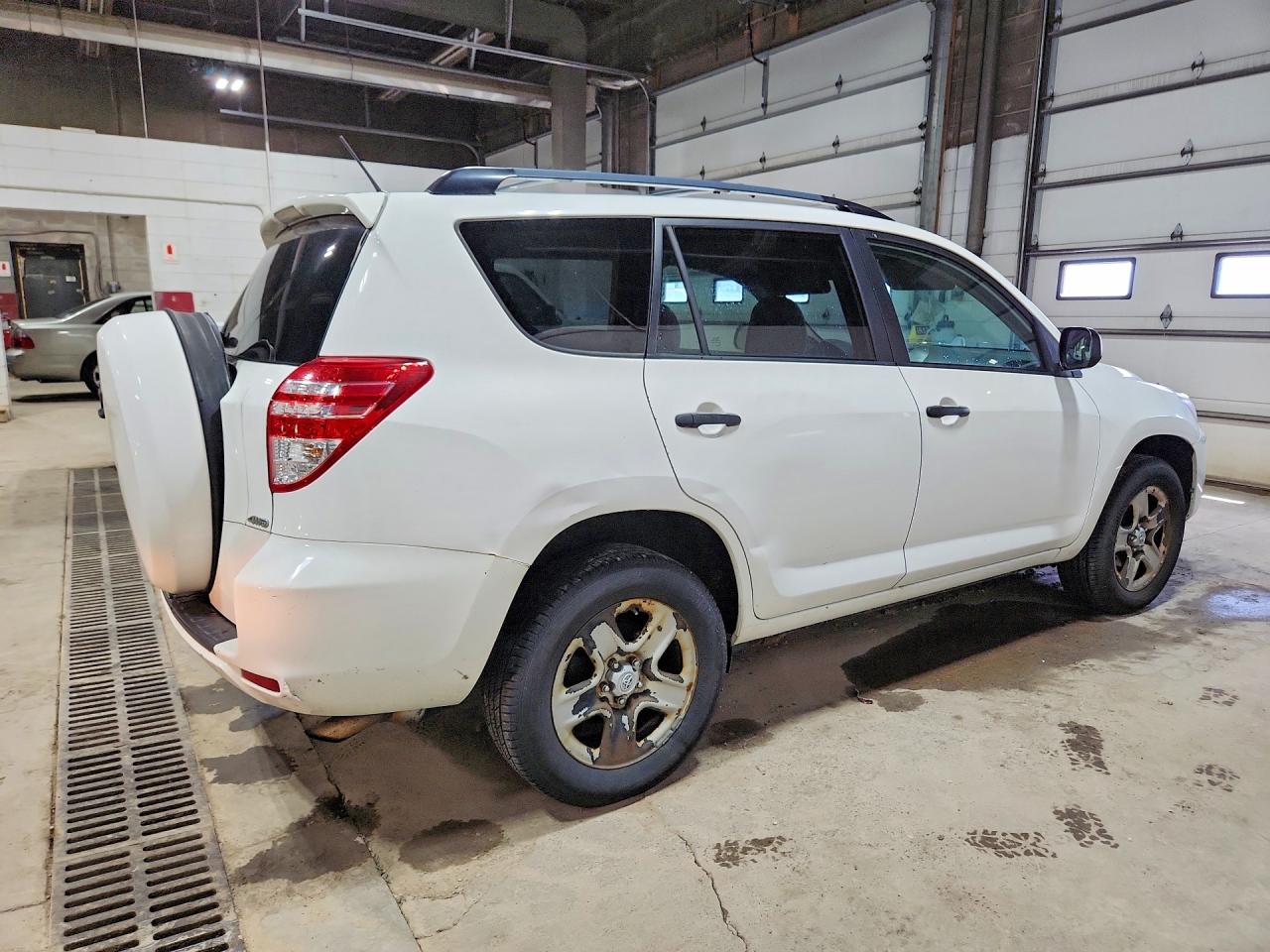 2010 Toyota Rav4 Base White vin: 2T3JF4DV5AW044623