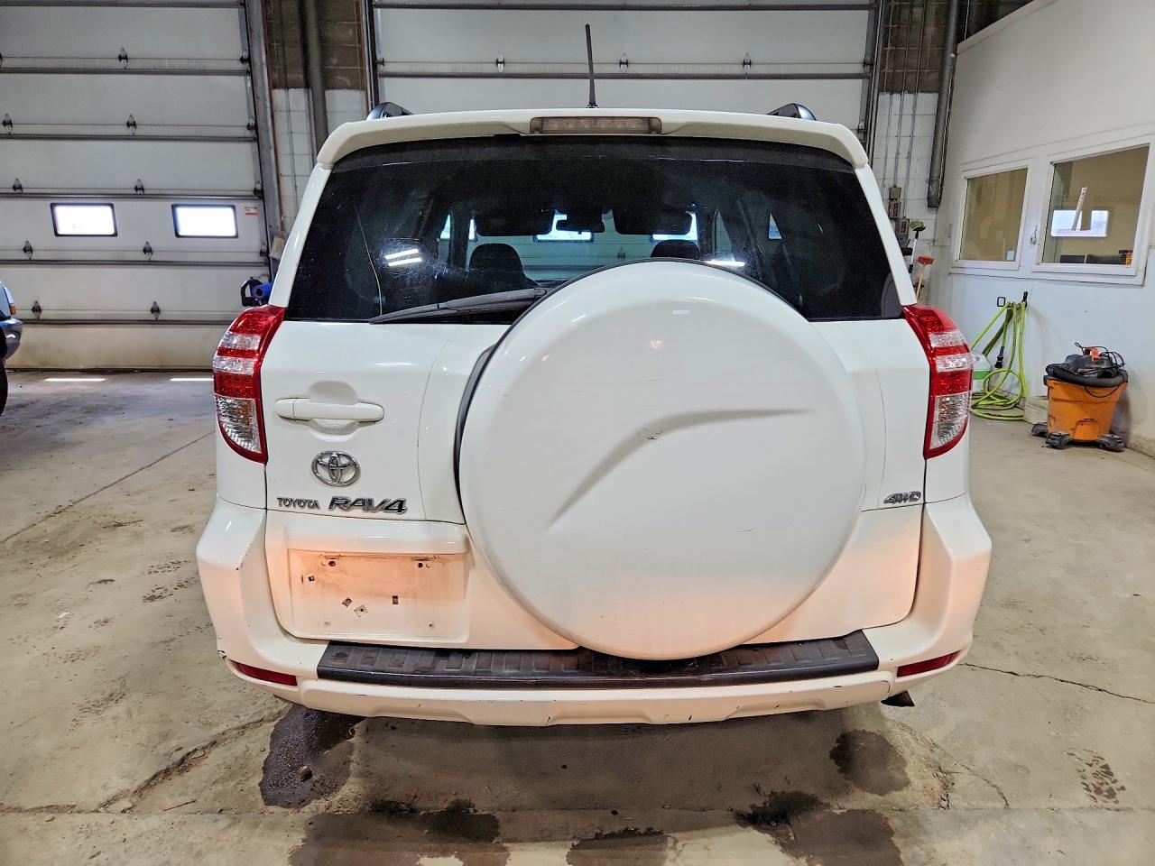 2010 Toyota Rav4 Base White vin: 2T3JF4DV5AW044623