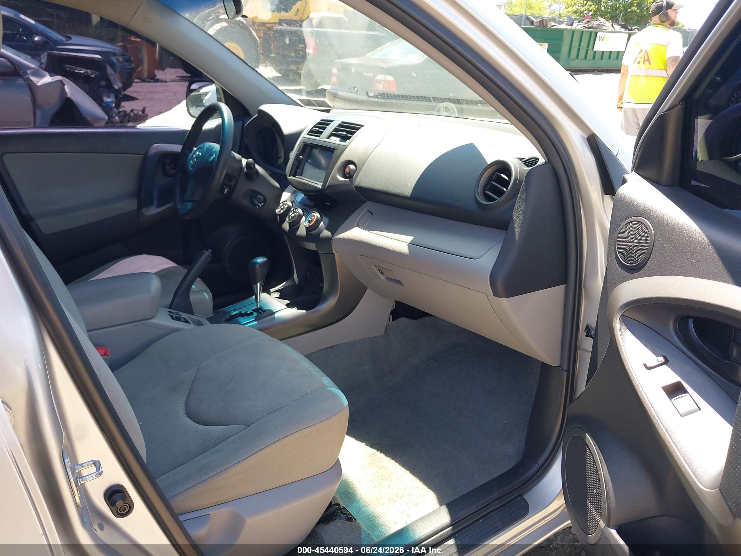 2011 Toyota Rav4 Silver vin: 2T3JF4DV5BW120360