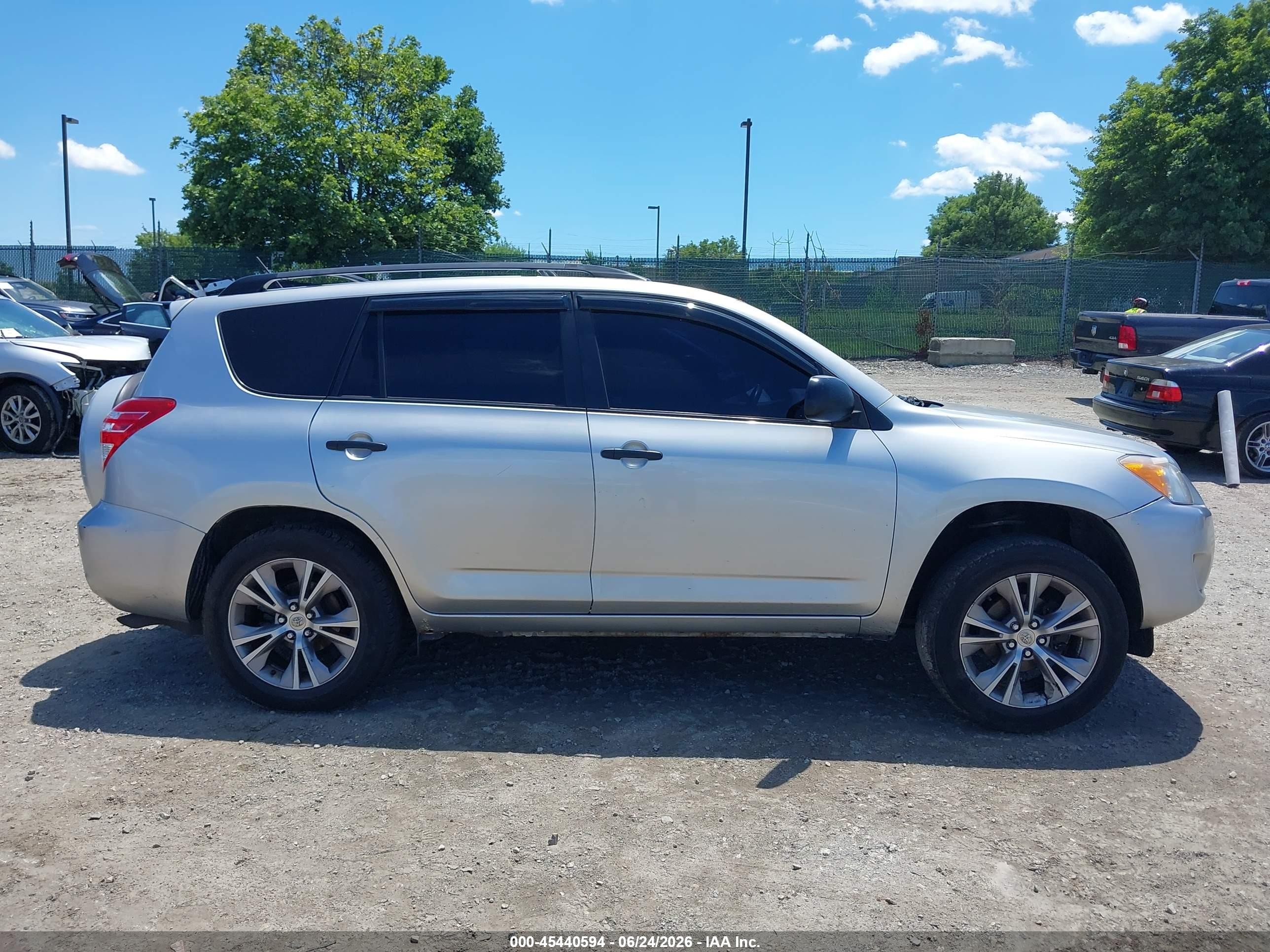 2011 Toyota Rav4 Silver vin: 2T3JF4DV5BW120360
