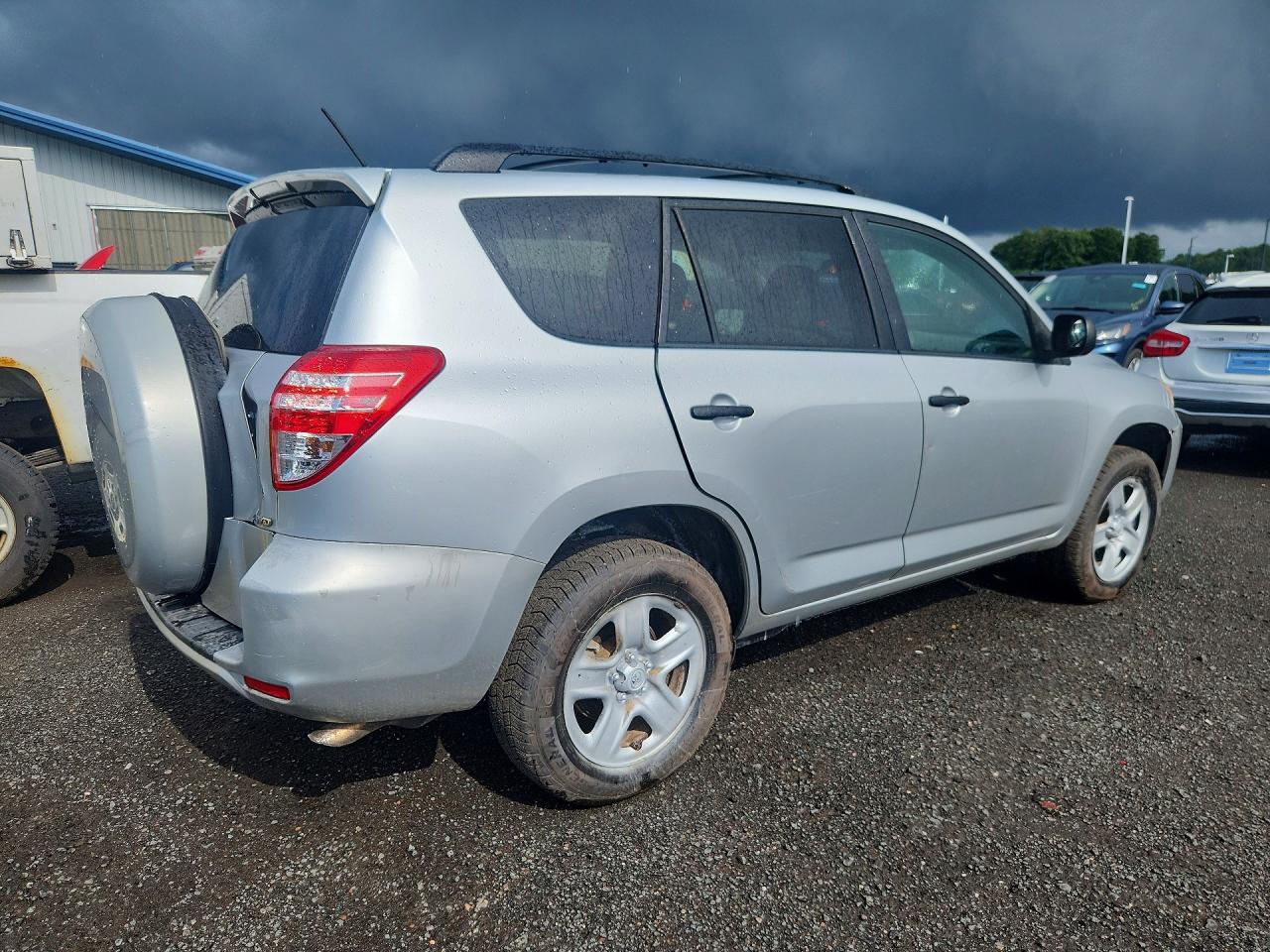 2011 Toyota Rav4 Base Silver vin: 2T3JF4DV6BW089121