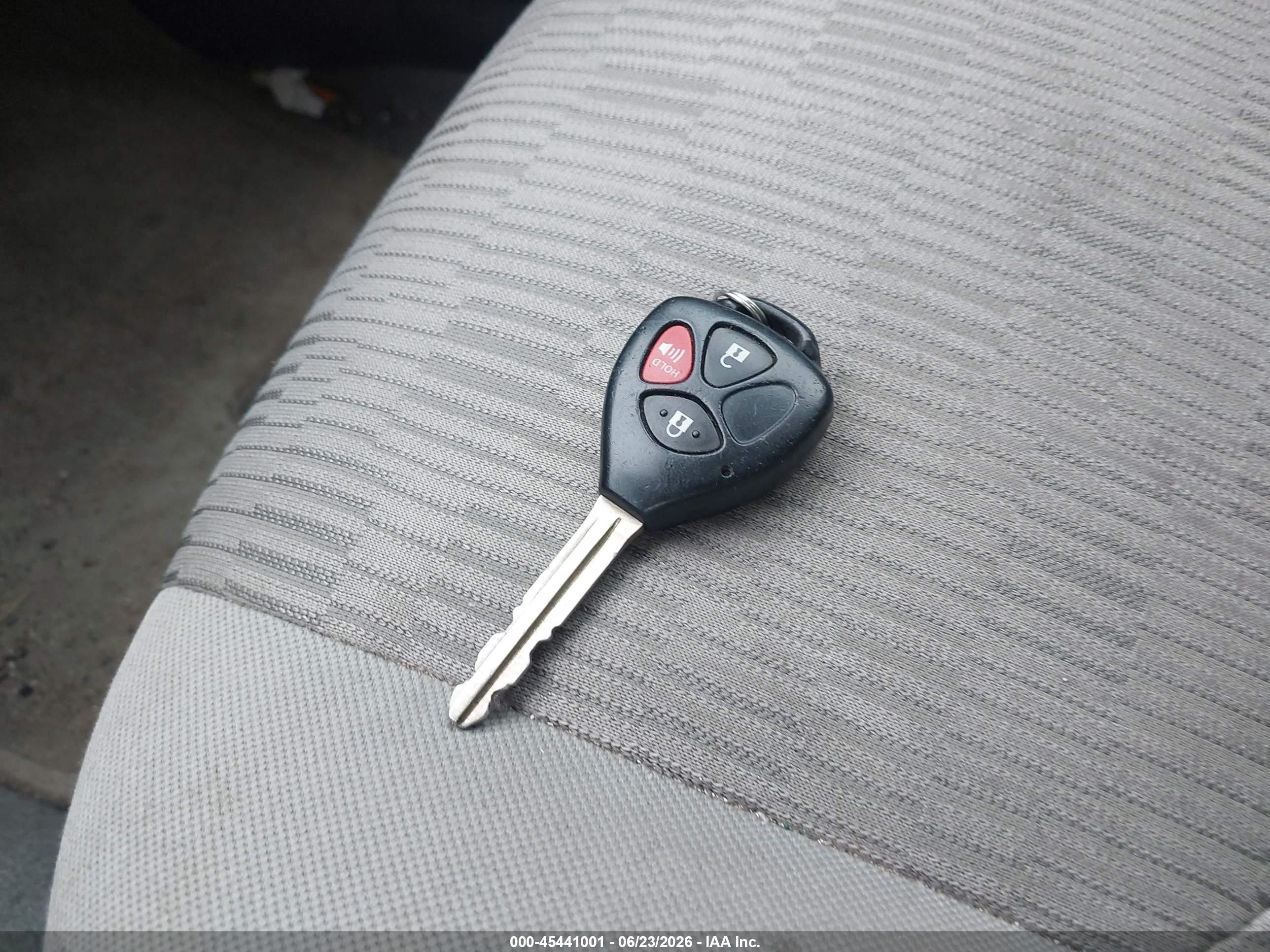 2011 Toyota Rav4   Синий vin: 2T3JF4DV8BW116920