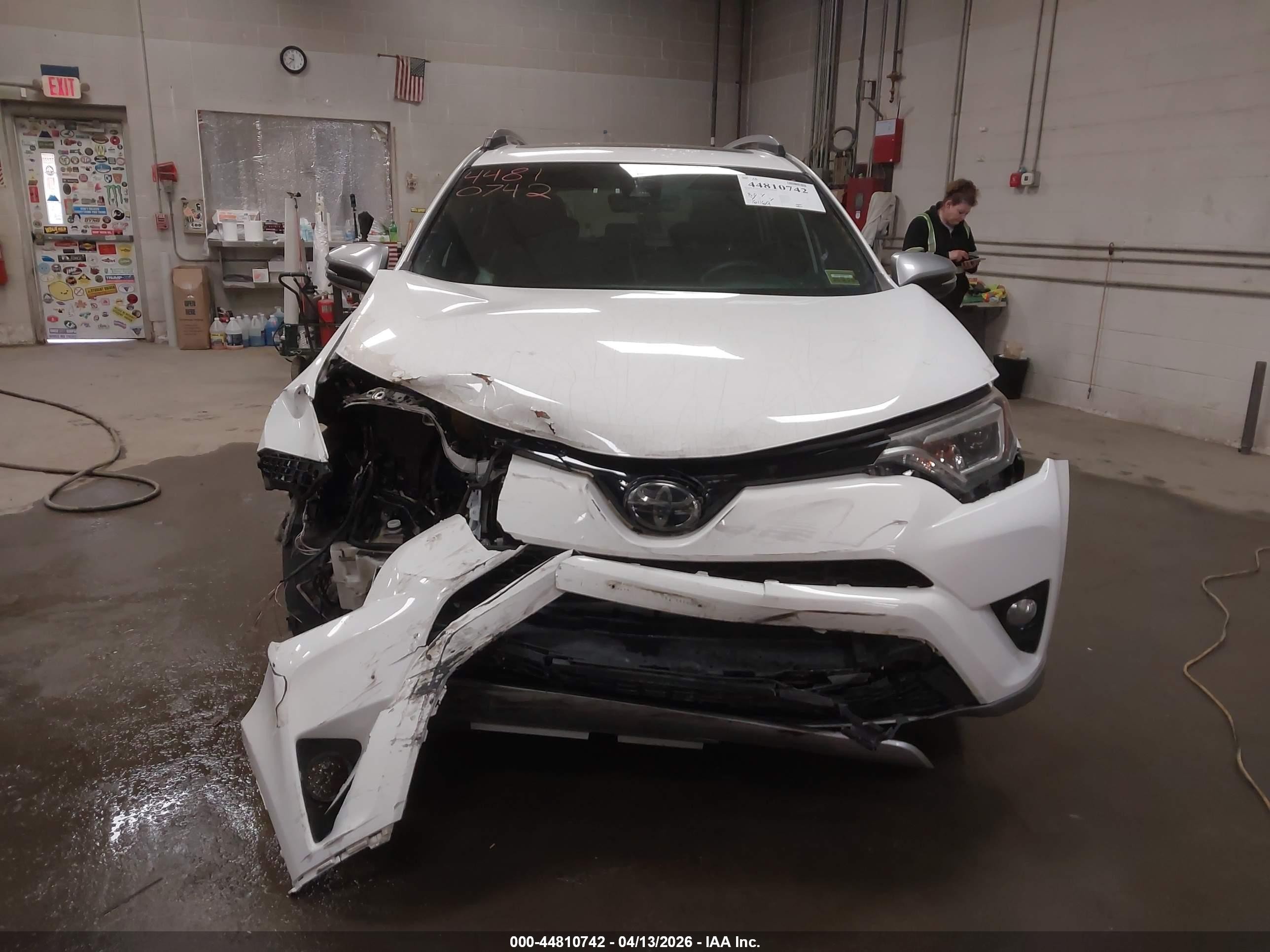 2018 Toyota Rav4 Se White vin: 2T3JFREV3JW795442
