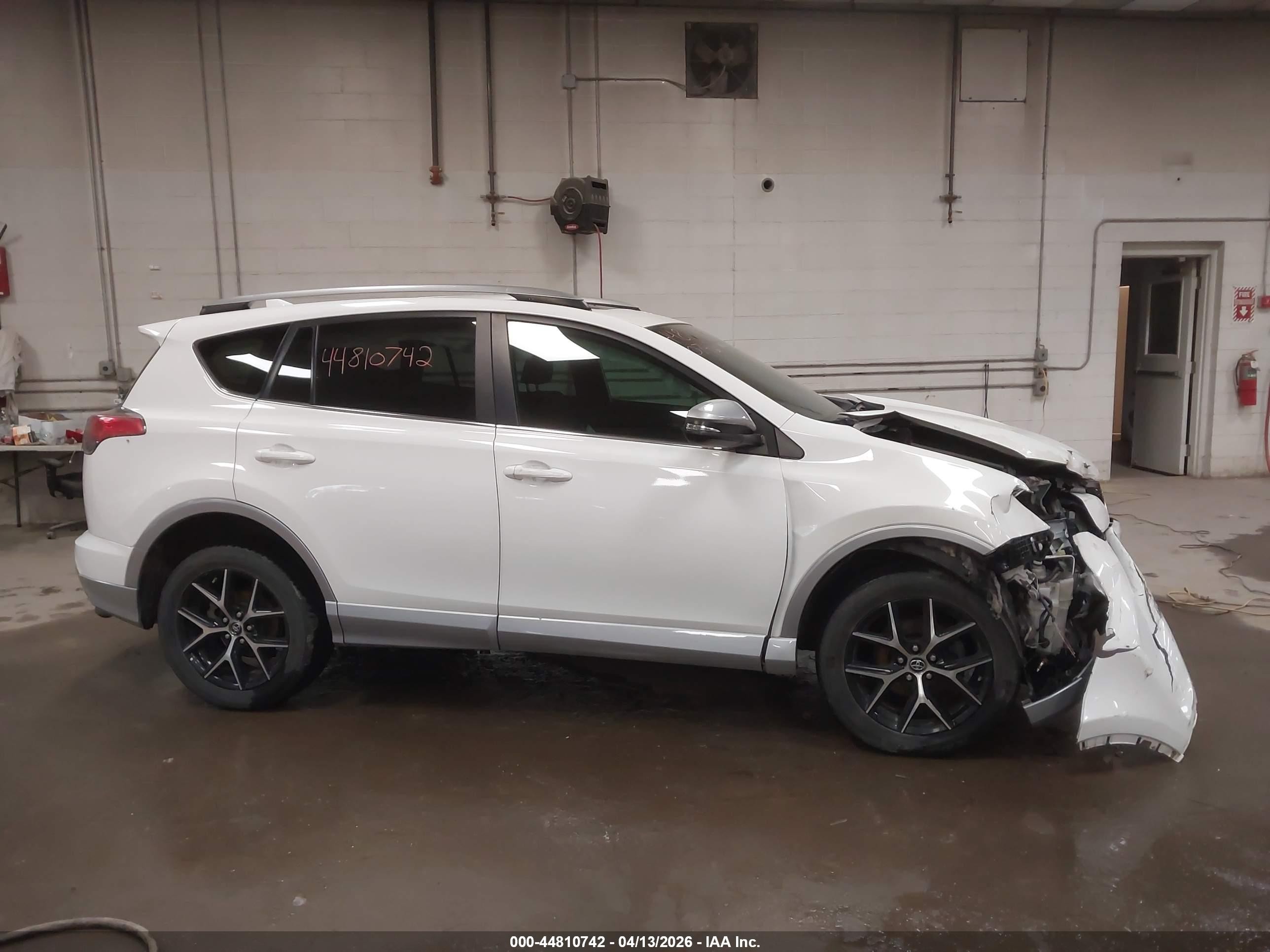 2018 Toyota Rav4 Se White vin: 2T3JFREV3JW795442