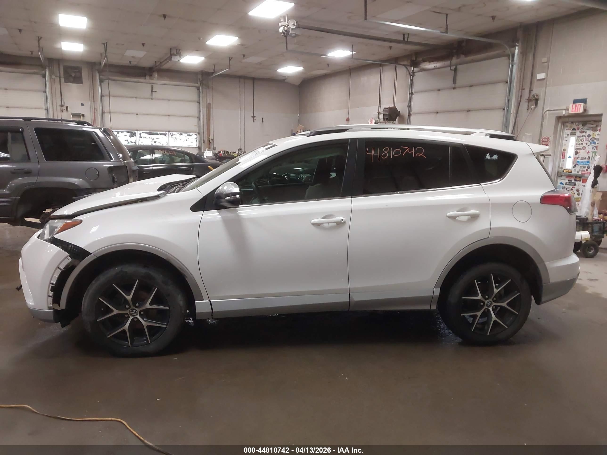 2018 Toyota Rav4 Se White vin: 2T3JFREV3JW795442