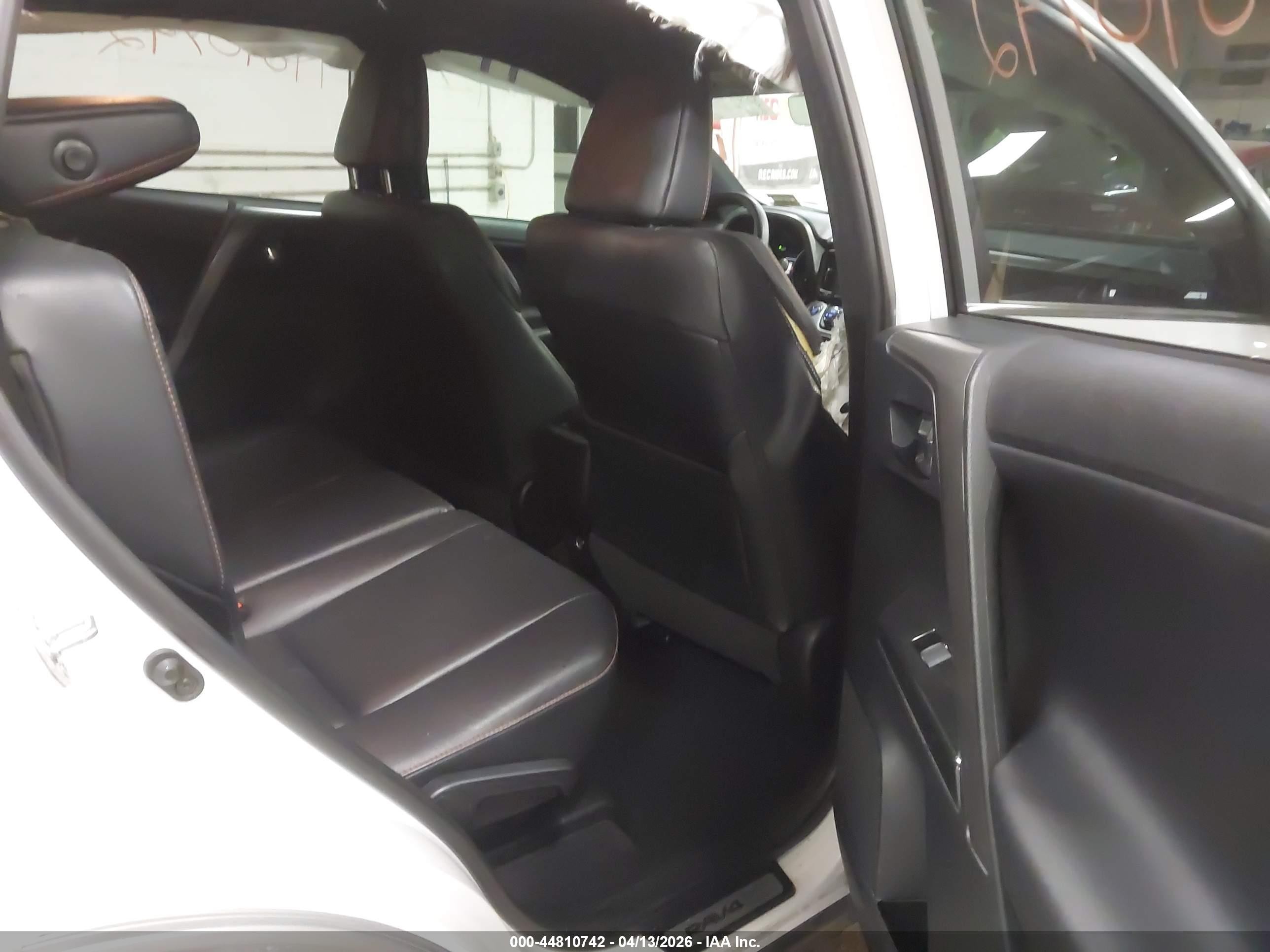 2018 Toyota Rav4 Se White vin: 2T3JFREV3JW795442