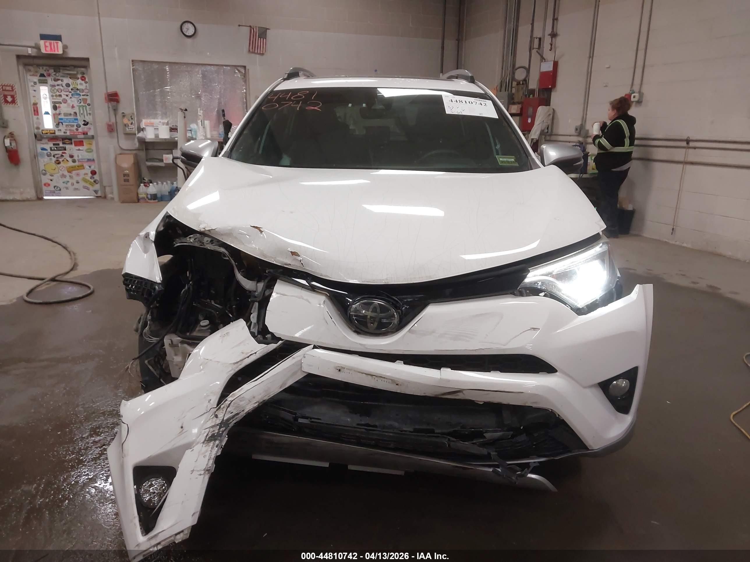2018 Toyota Rav4 Se White vin: 2T3JFREV3JW795442