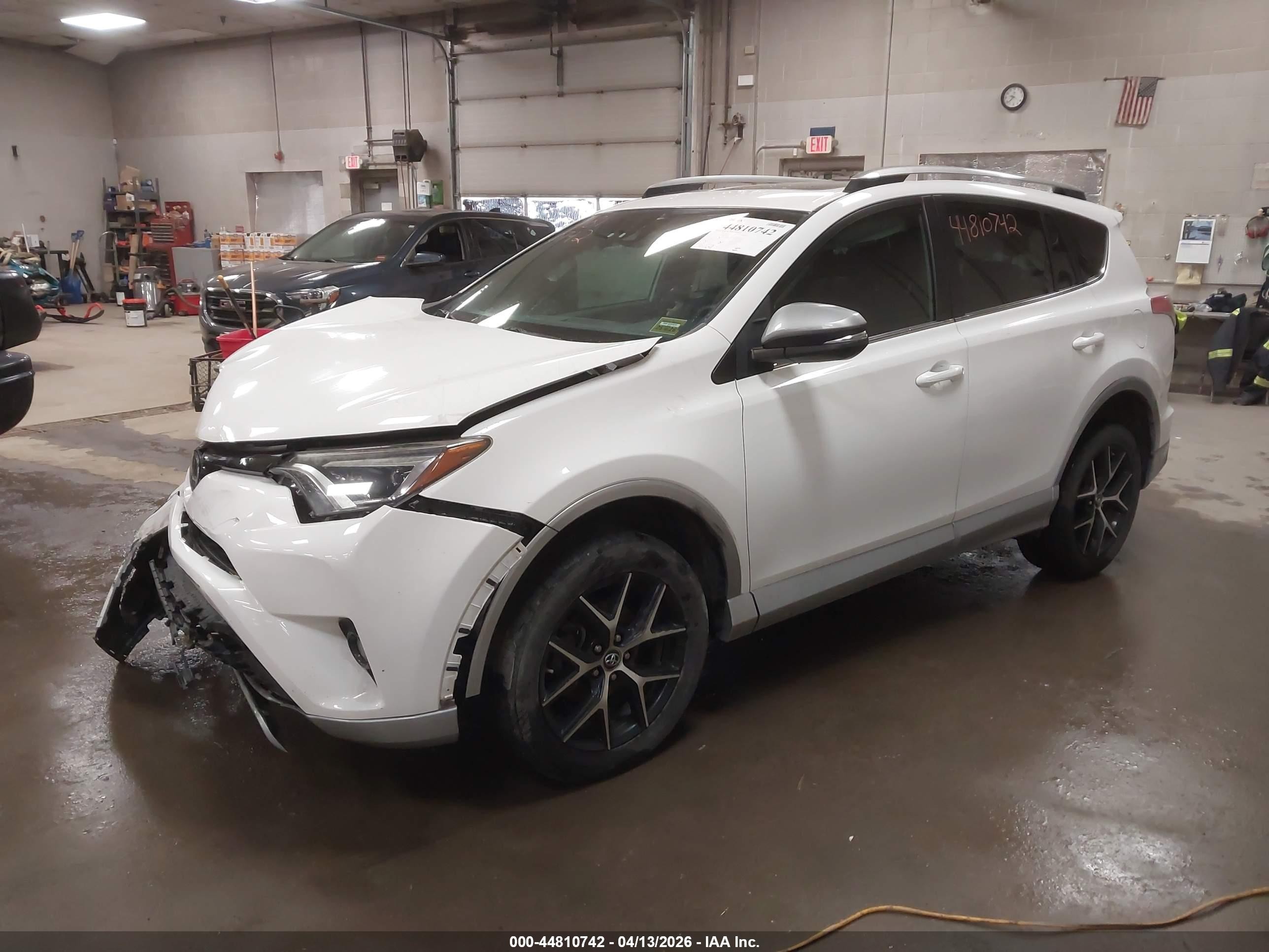 2018 Toyota Rav4 Se White vin: 2T3JFREV3JW795442
