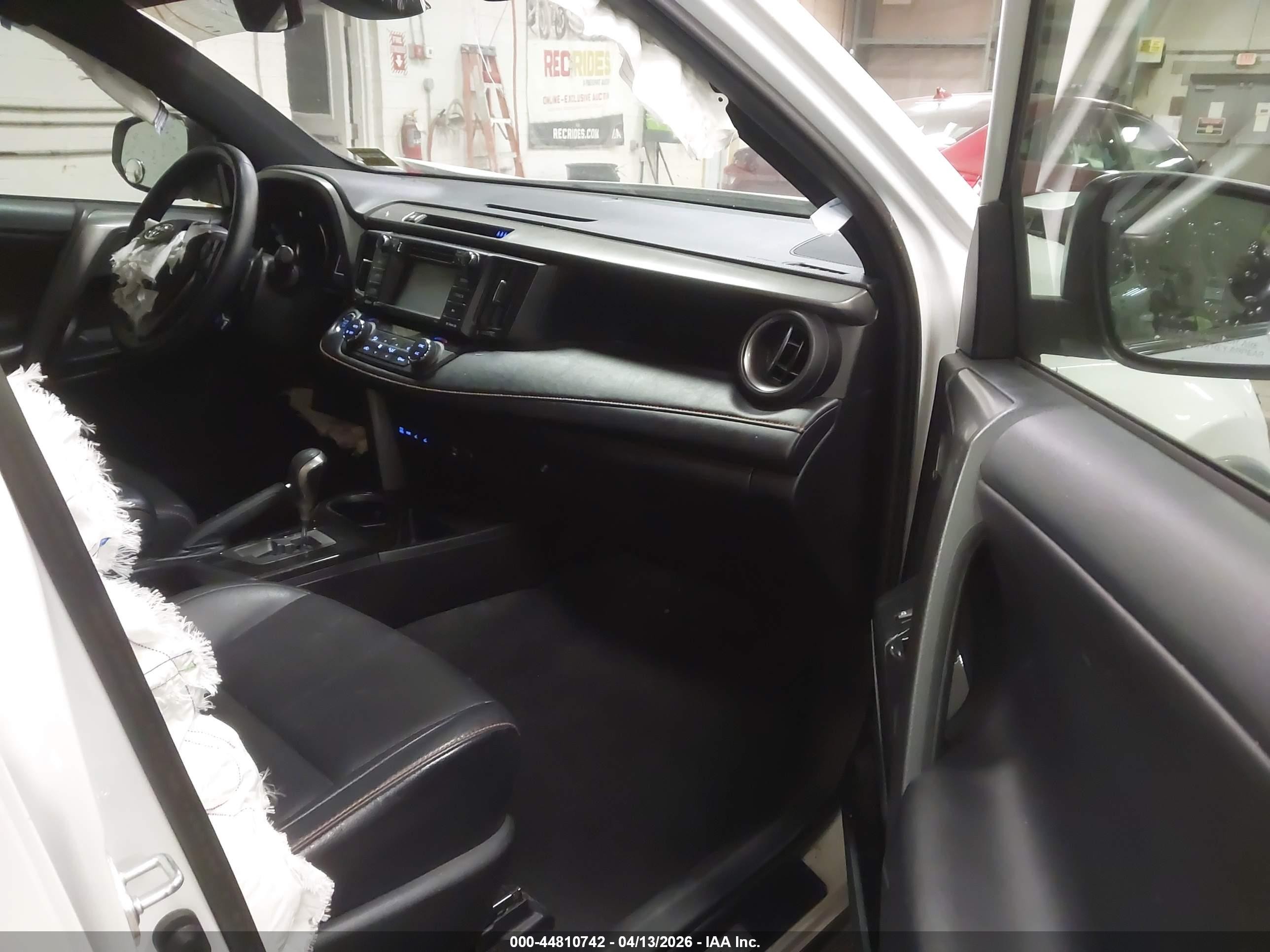 2018 Toyota Rav4 Se White vin: 2T3JFREV3JW795442