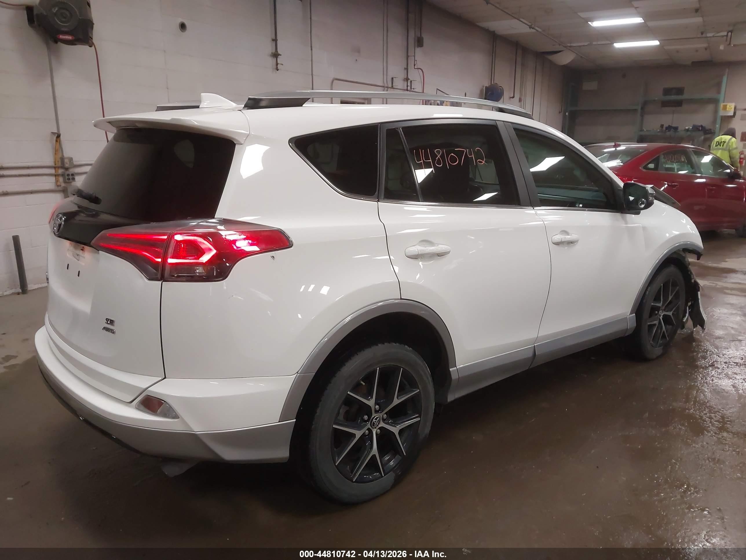 2018 Toyota Rav4 Se White vin: 2T3JFREV3JW795442