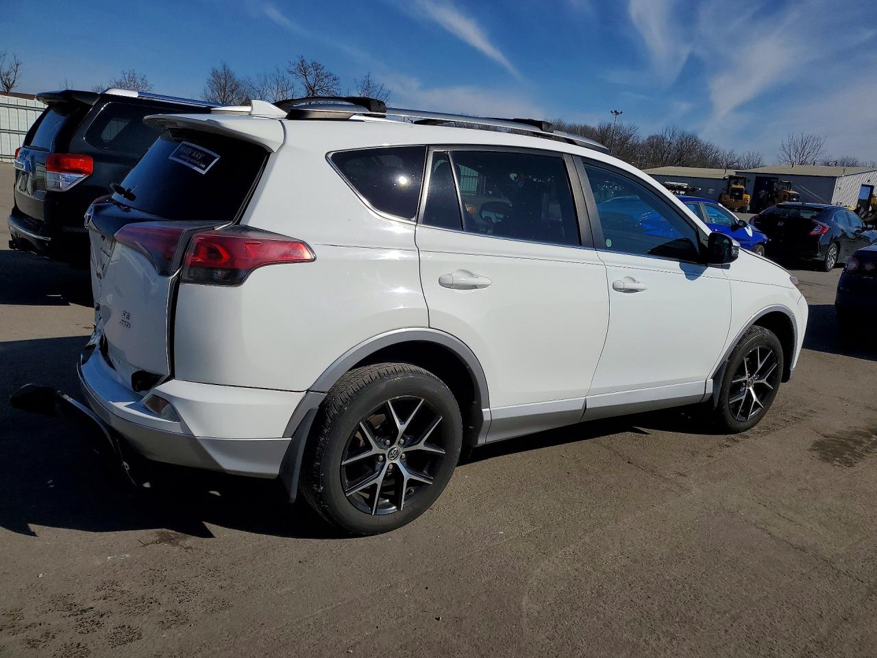 2018 Toyota Rav4 Se White vin: 2T3JFREV6JW804795