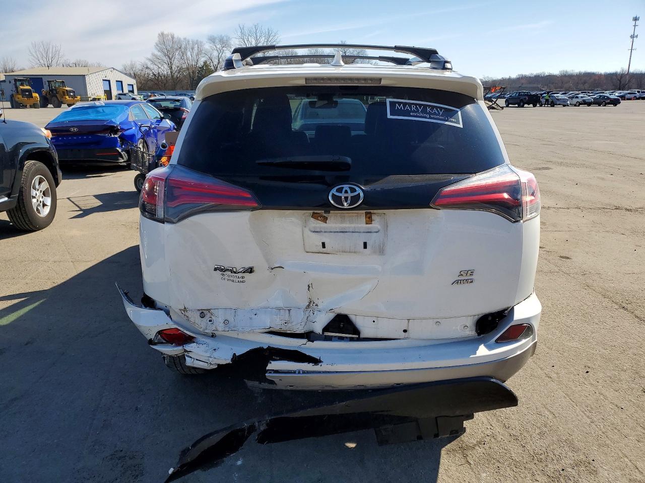 2018 Toyota Rav4 Se White vin: 2T3JFREV6JW804795