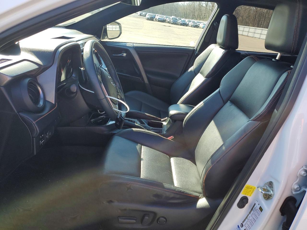 2018 Toyota Rav4 Se White vin: 2T3JFREV6JW804795