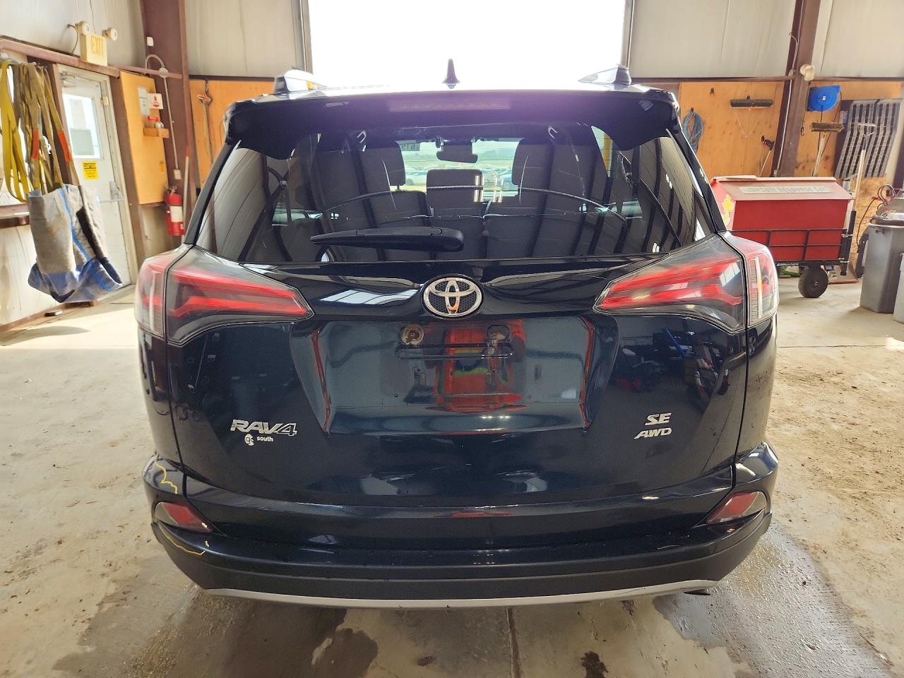 2018 Toyota Rav4 Se Blue vin: 2T3JFREV6JW839420