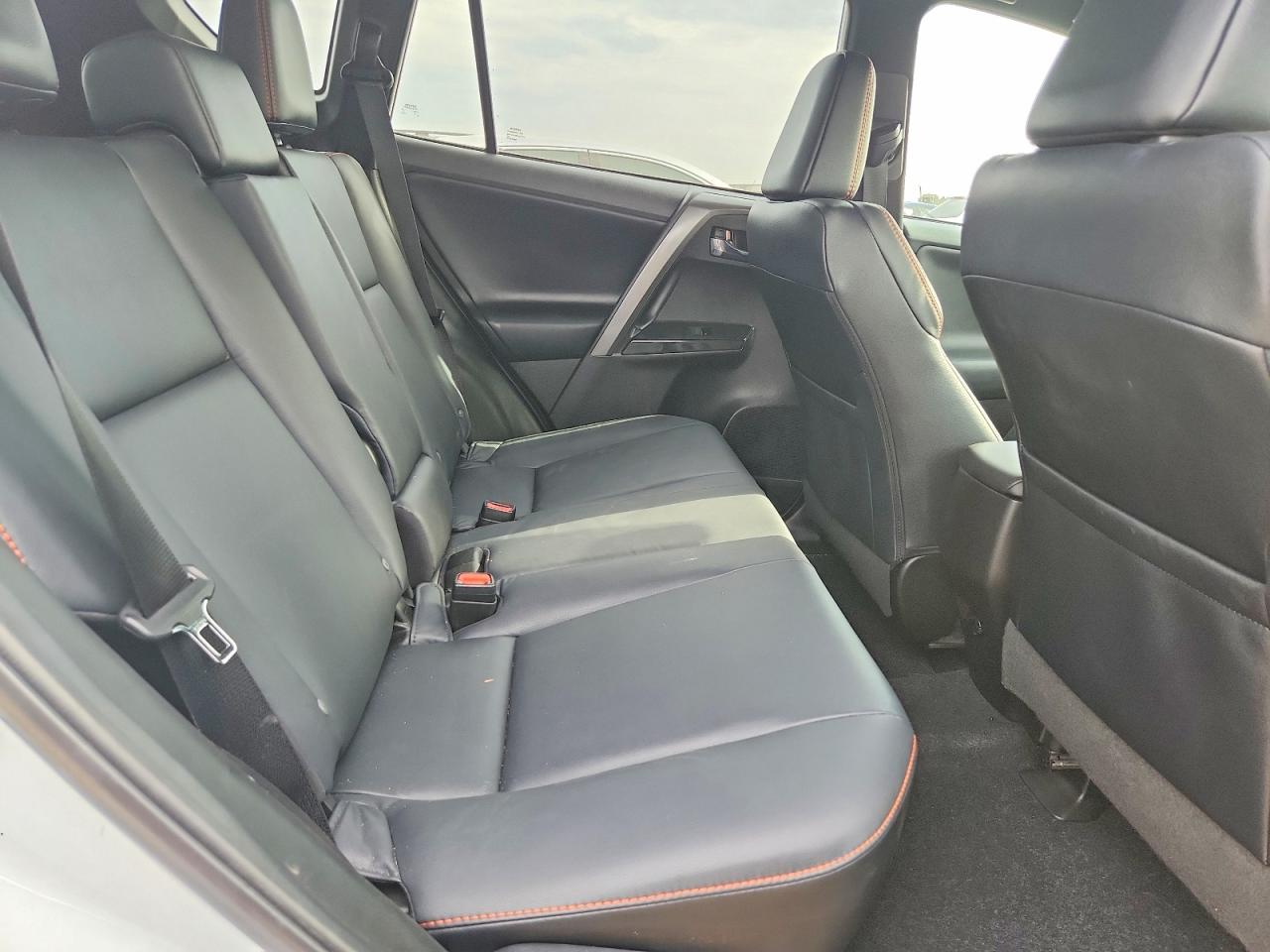 2018 Toyota Rav4 Se Белый vin: 2T3JFREV8JW736516