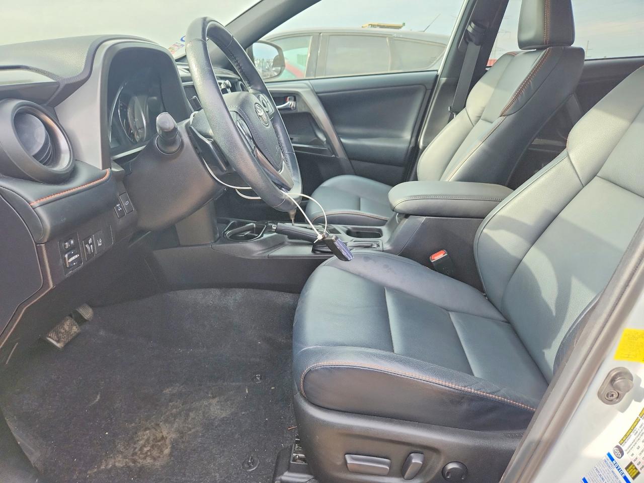 2018 Toyota Rav4 Se Белый vin: 2T3JFREV8JW736516