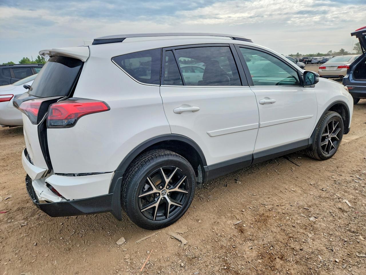 2018 Toyota Rav4 Se Белый vin: 2T3JFREV8JW736516