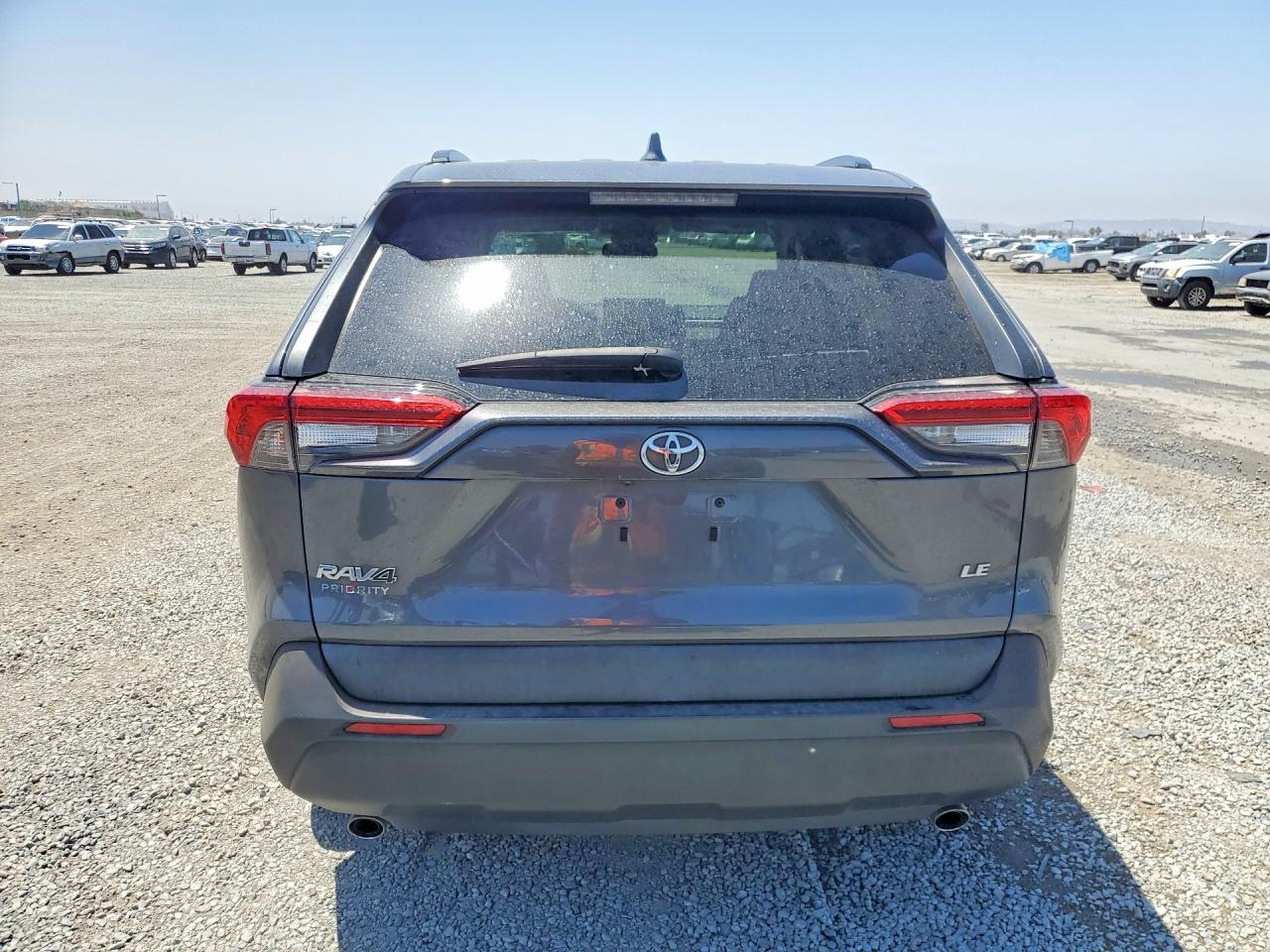 2019 Toyota Rav4 Le Gray vin: 2T3K1RFV7KC021893