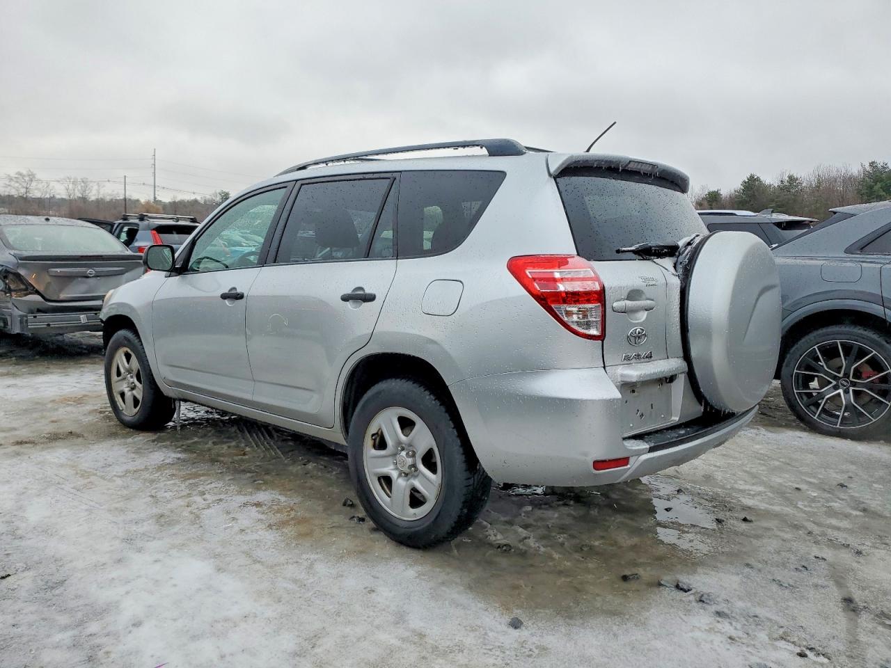 2011 Toyota Rav4 Base Silver vin: 2T3KF4DV1BW074188