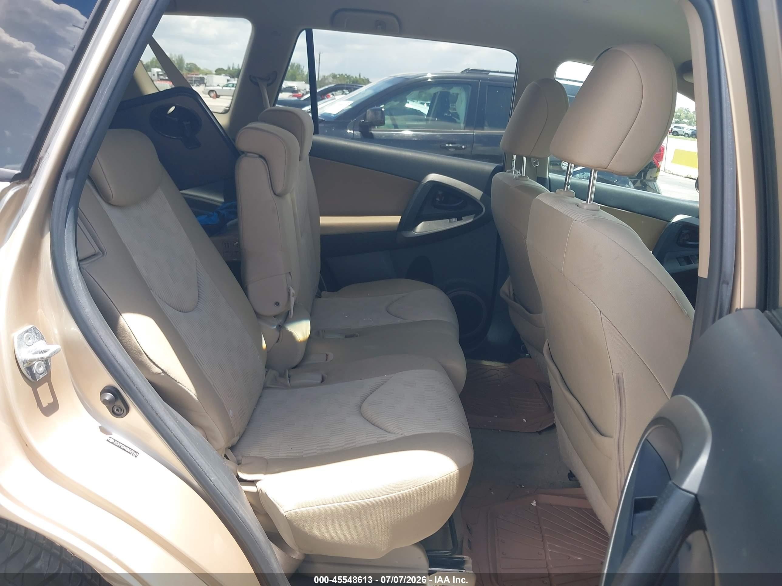 2011 Toyota Rav4   Gold vin: 2T3KF4DV6BW078947