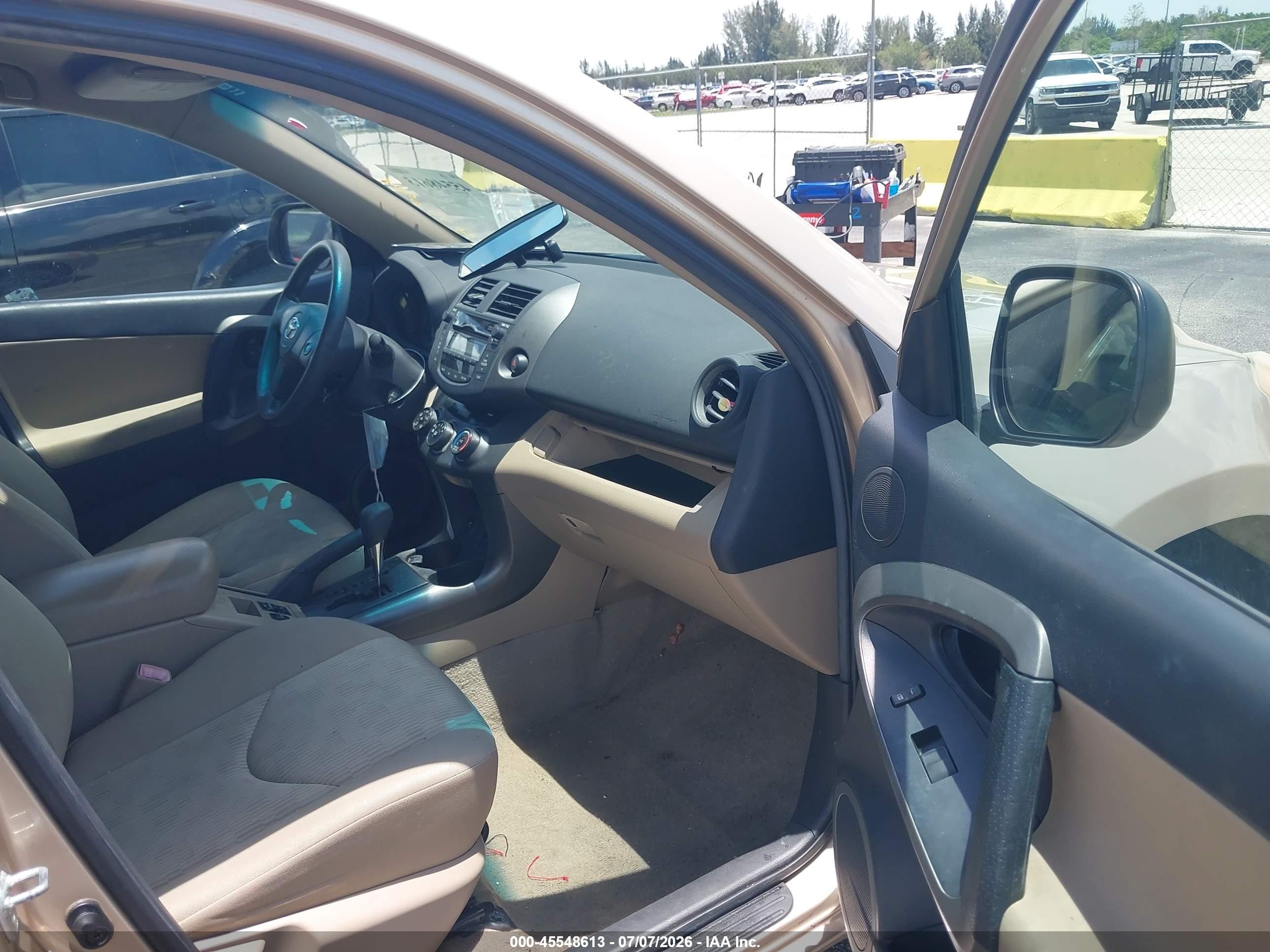 2011 Toyota Rav4   Gold vin: 2T3KF4DV6BW078947