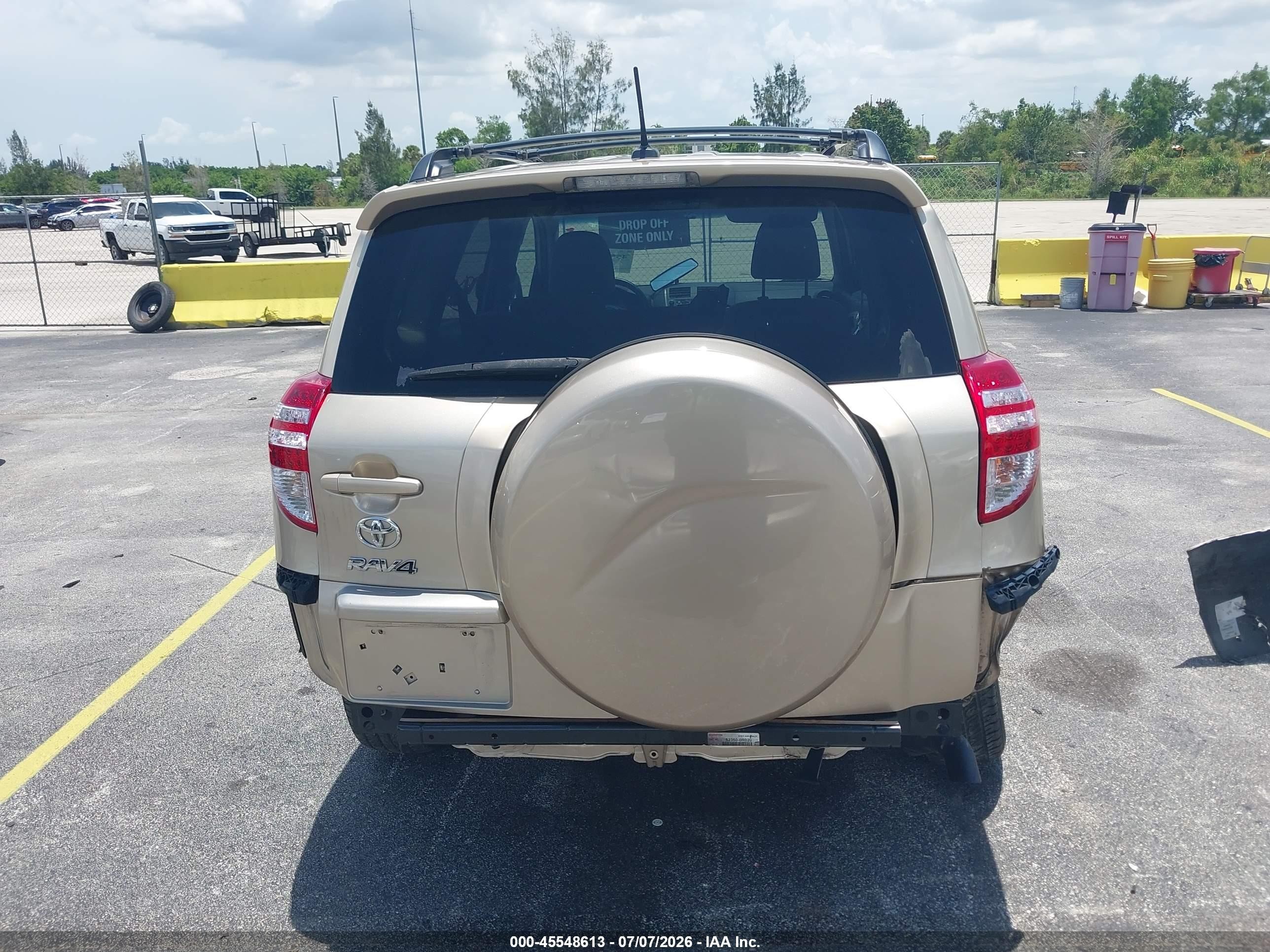 2011 Toyota Rav4   Gold vin: 2T3KF4DV6BW078947