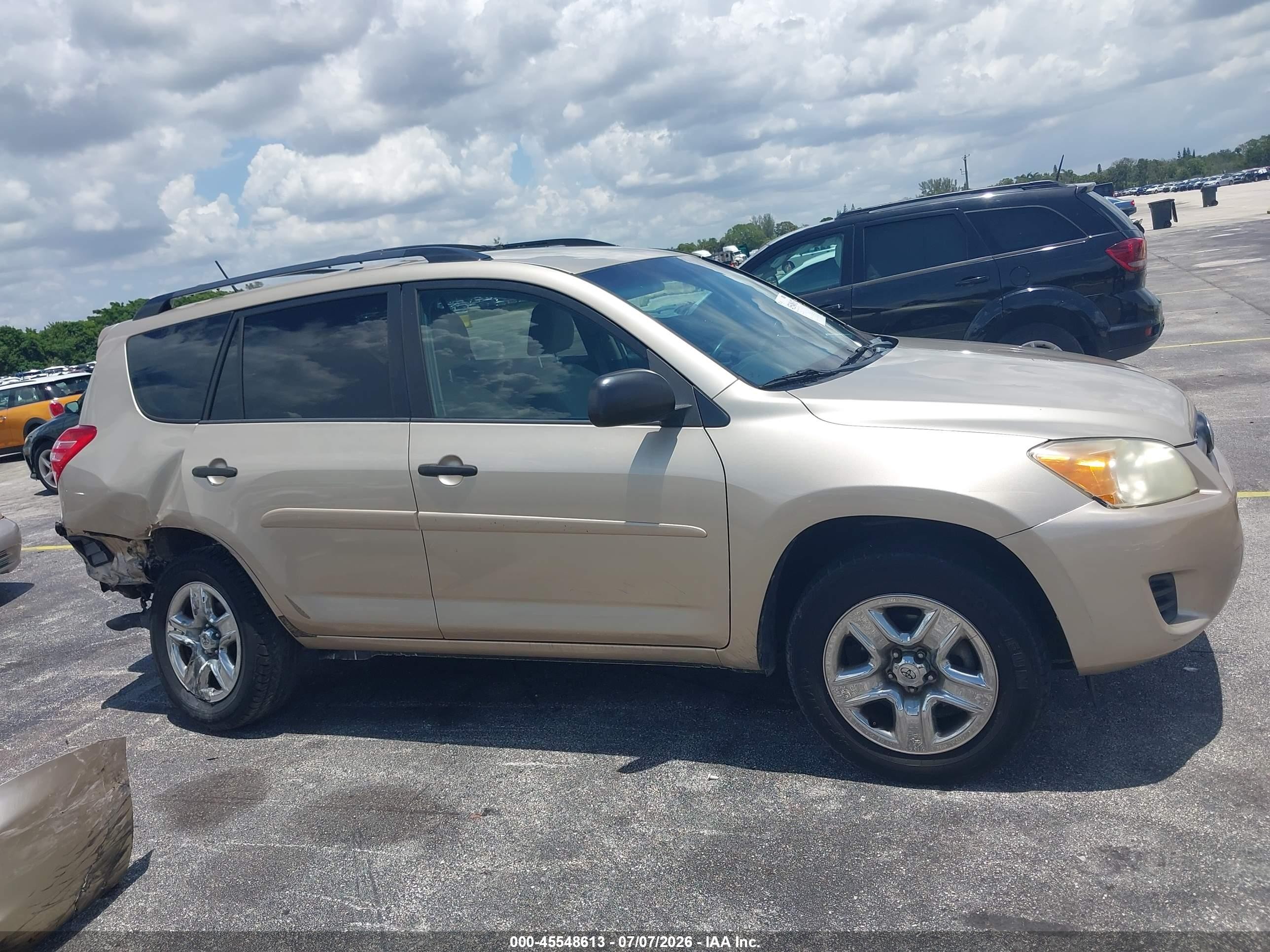 2011 Toyota Rav4   Gold vin: 2T3KF4DV6BW078947