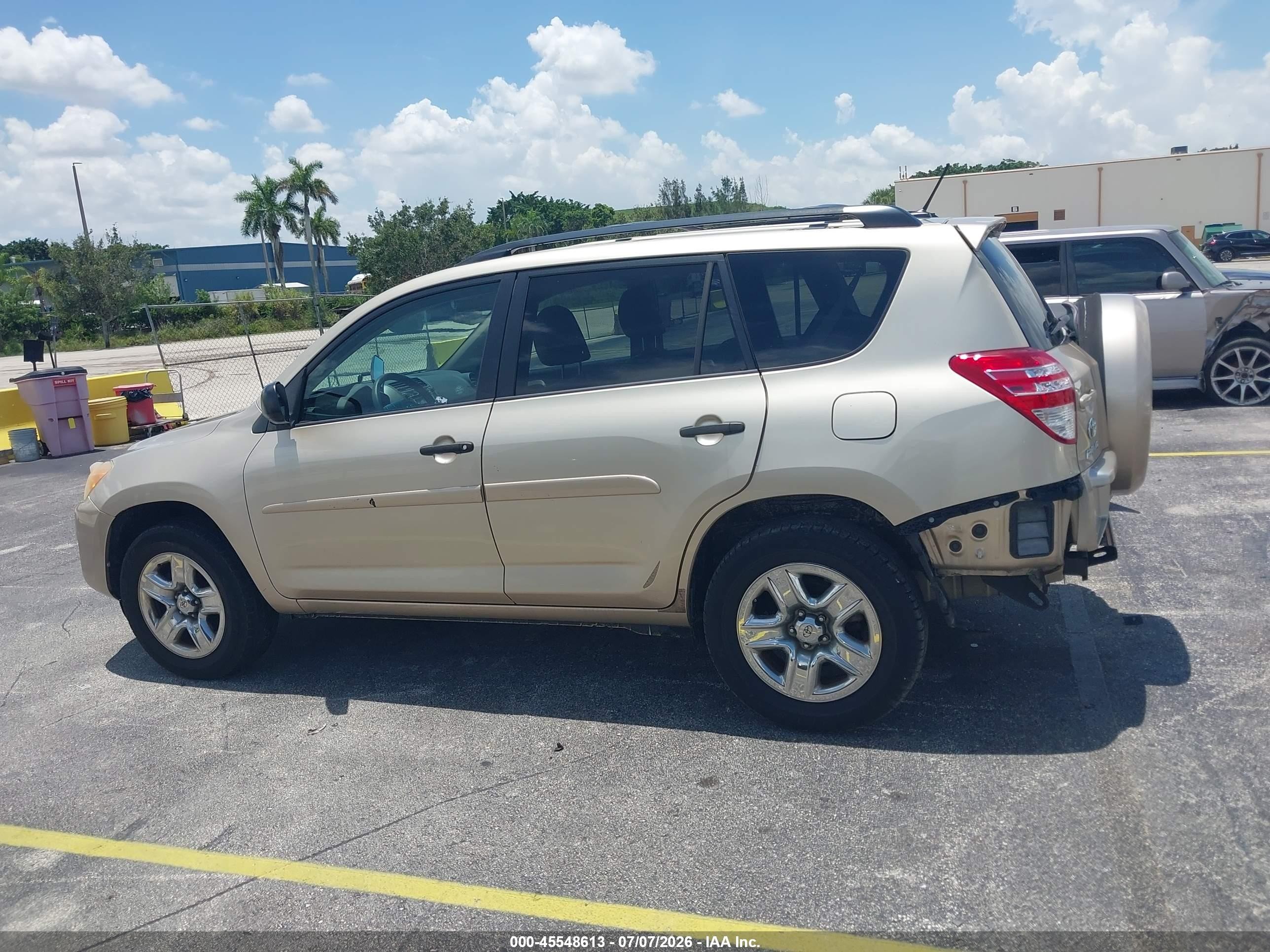 2011 Toyota Rav4   Gold vin: 2T3KF4DV6BW078947