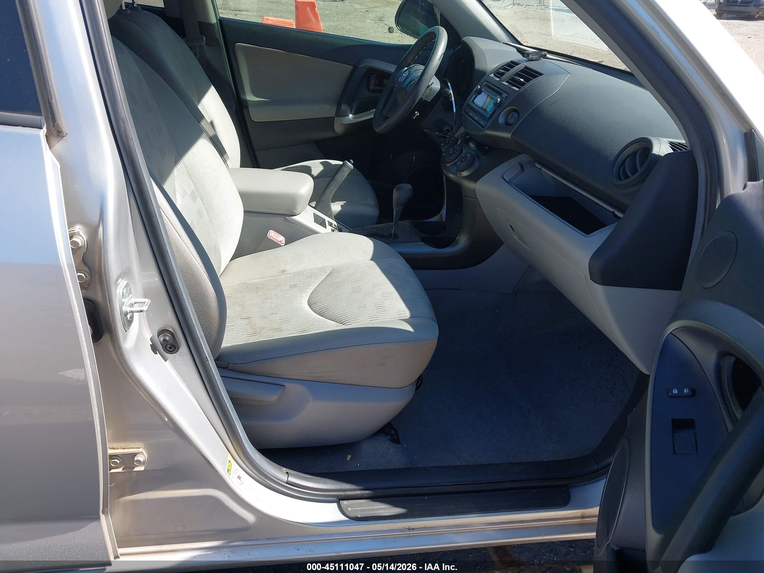 2012 Toyota Rav4   Silver vin: 2T3KF4DV7CW141362