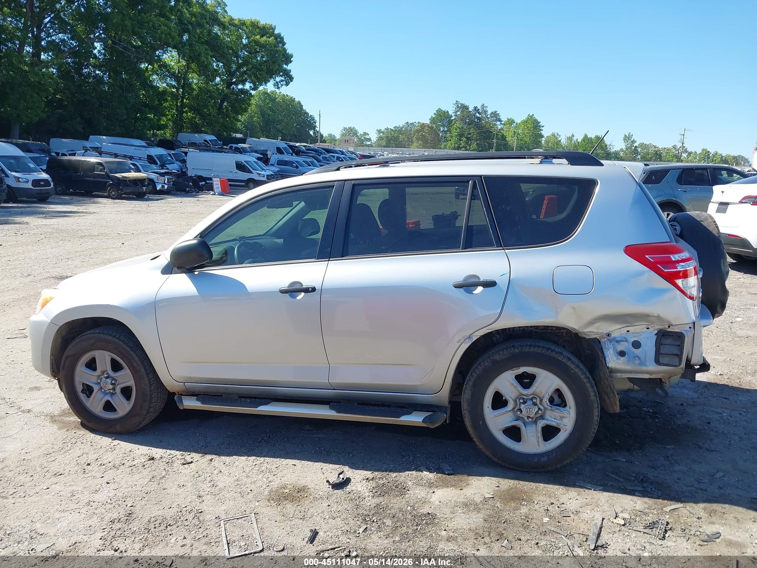 2012 Toyota Rav4   Silver vin: 2T3KF4DV7CW141362